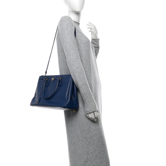 Saffiano Medium Galleria Double Zip Tote Bluette