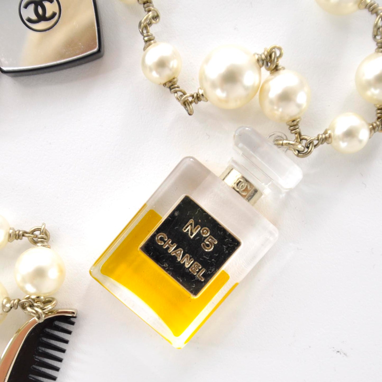 Resin Beauty Icons Pearl Necklace