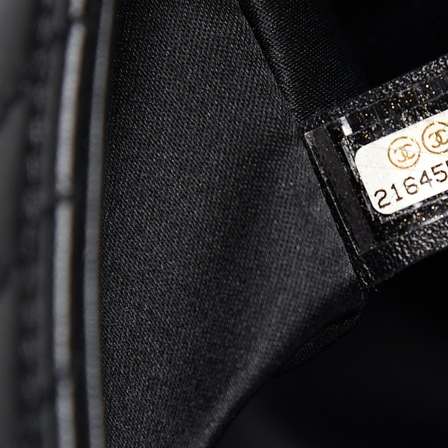 Lambskin Medium CC Crossing Flap Black
