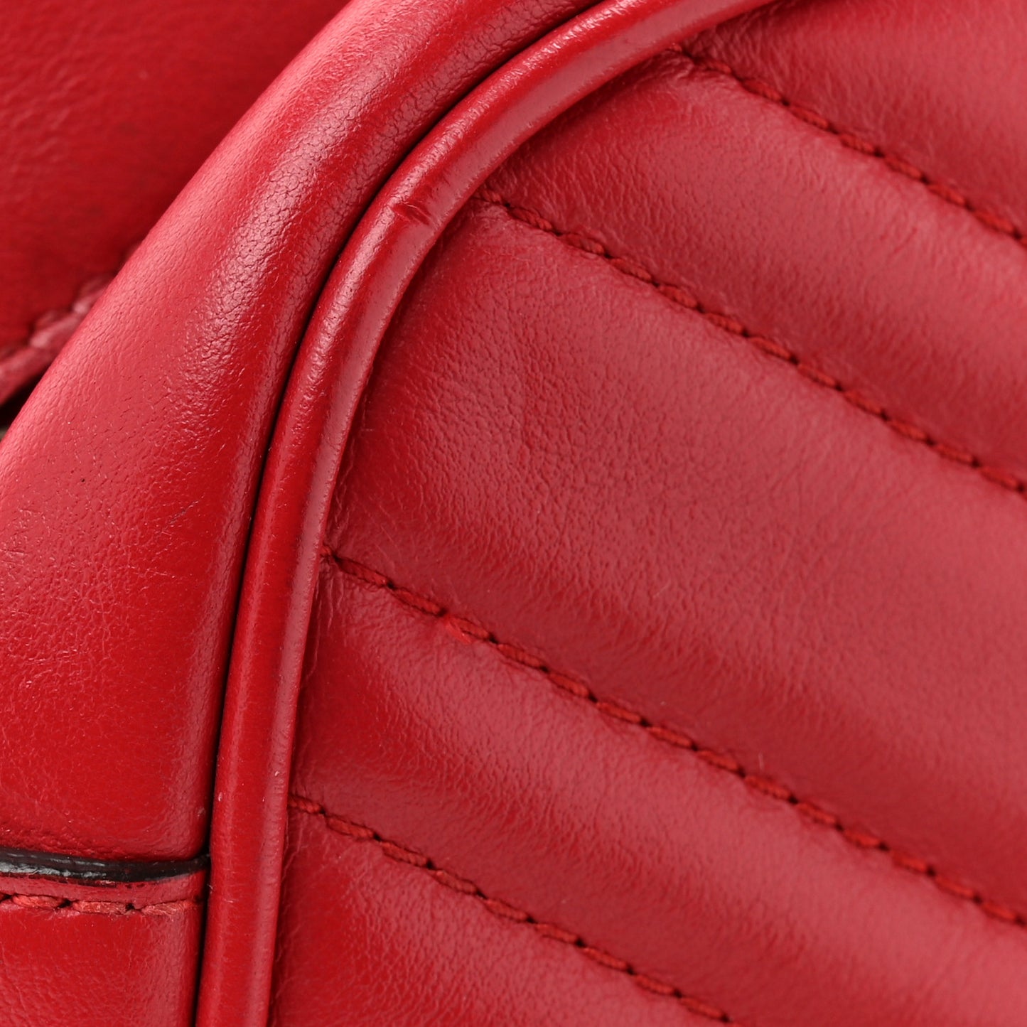 Calfskin Matelasse Small GG Marmont Chain Shoulder Bag Hibiscus Red