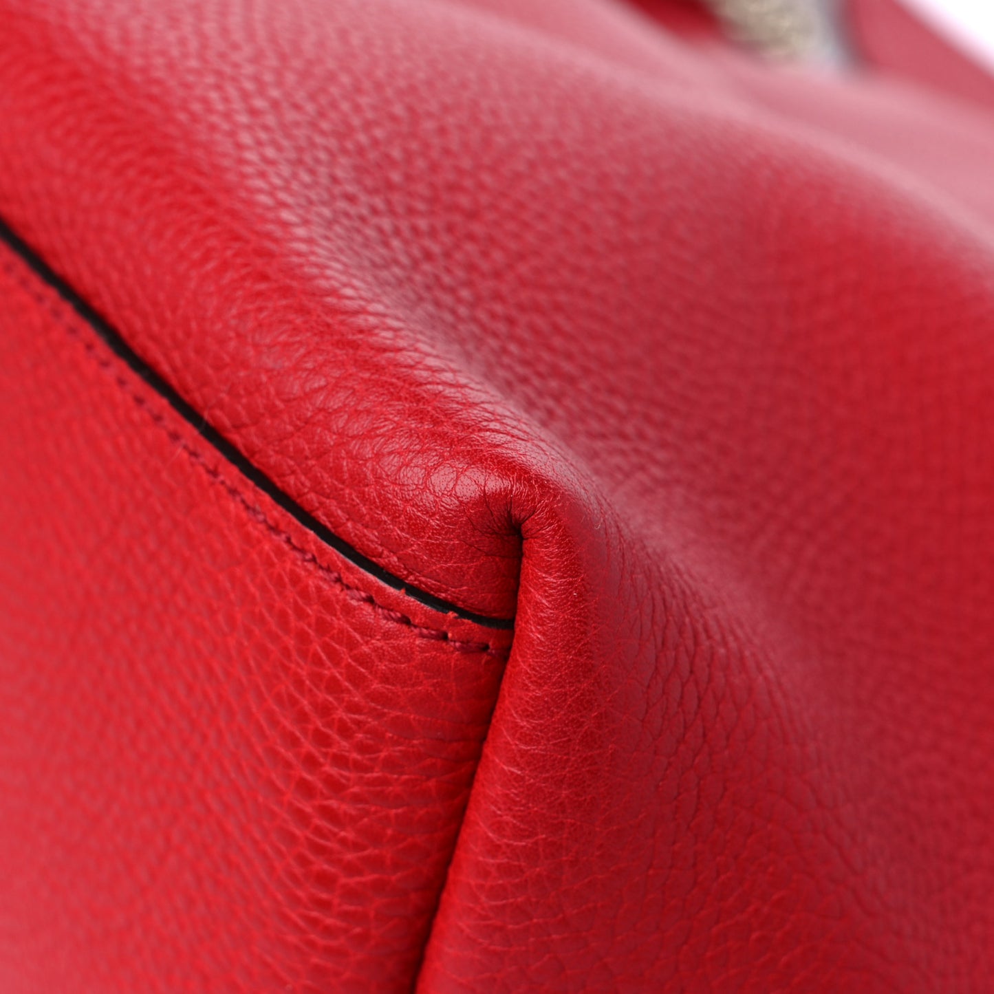 Pebbled Calfskin Medium Soho Chain Shoulder Bag Tabasco Red