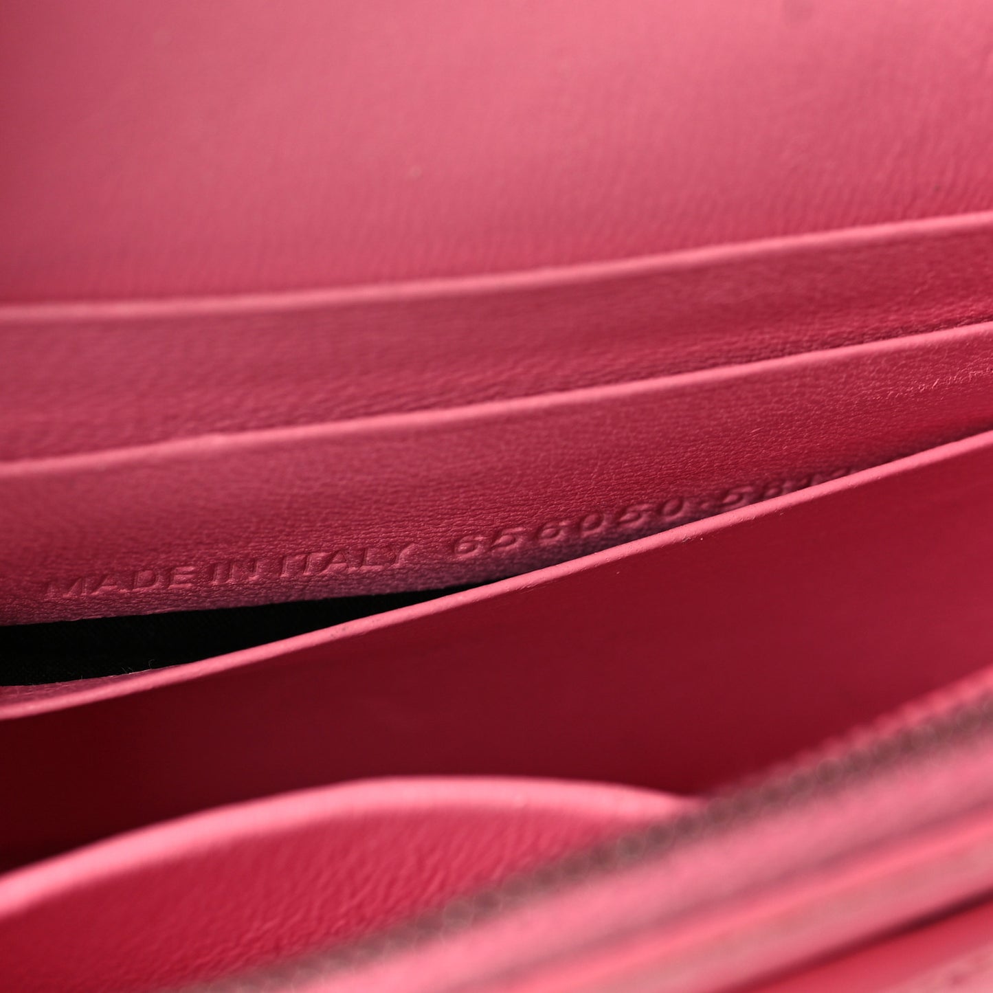 Shiny Calfskin Crocodile Embossed Hourglass Chain Bag Sweet Pink