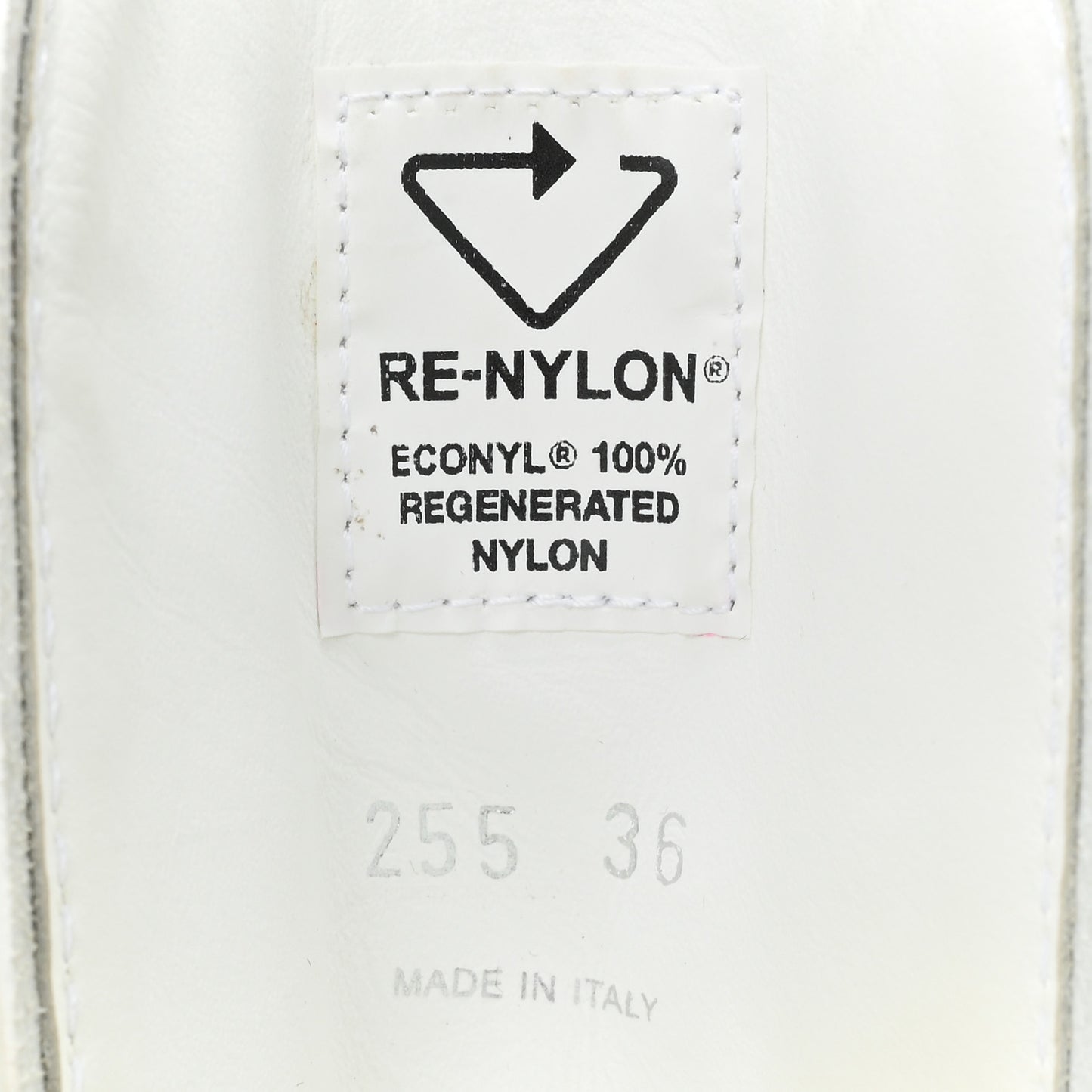 Spazzolato Rois Re-Nylon Metal Triangle Logo Monolith Pouch Pocket 55mm Boots 36 White