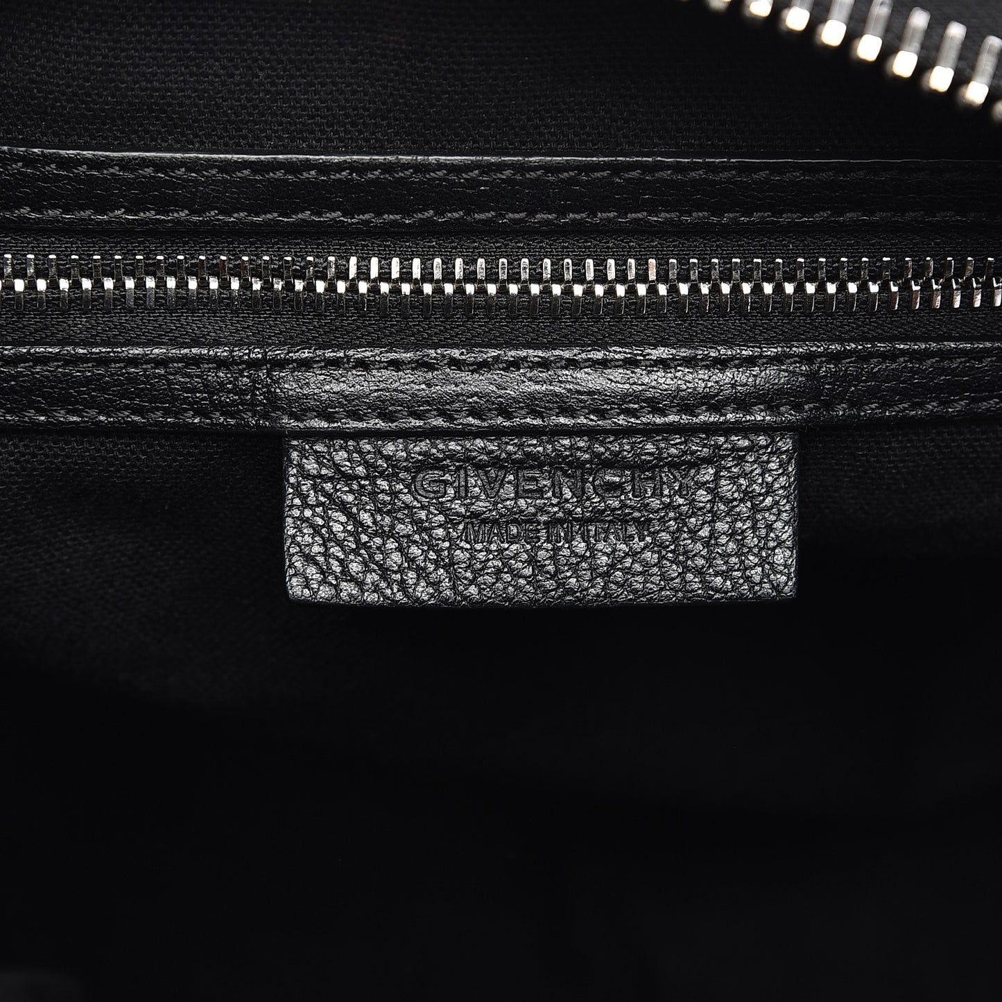 Sugar Goatskin Medium Antigona Black