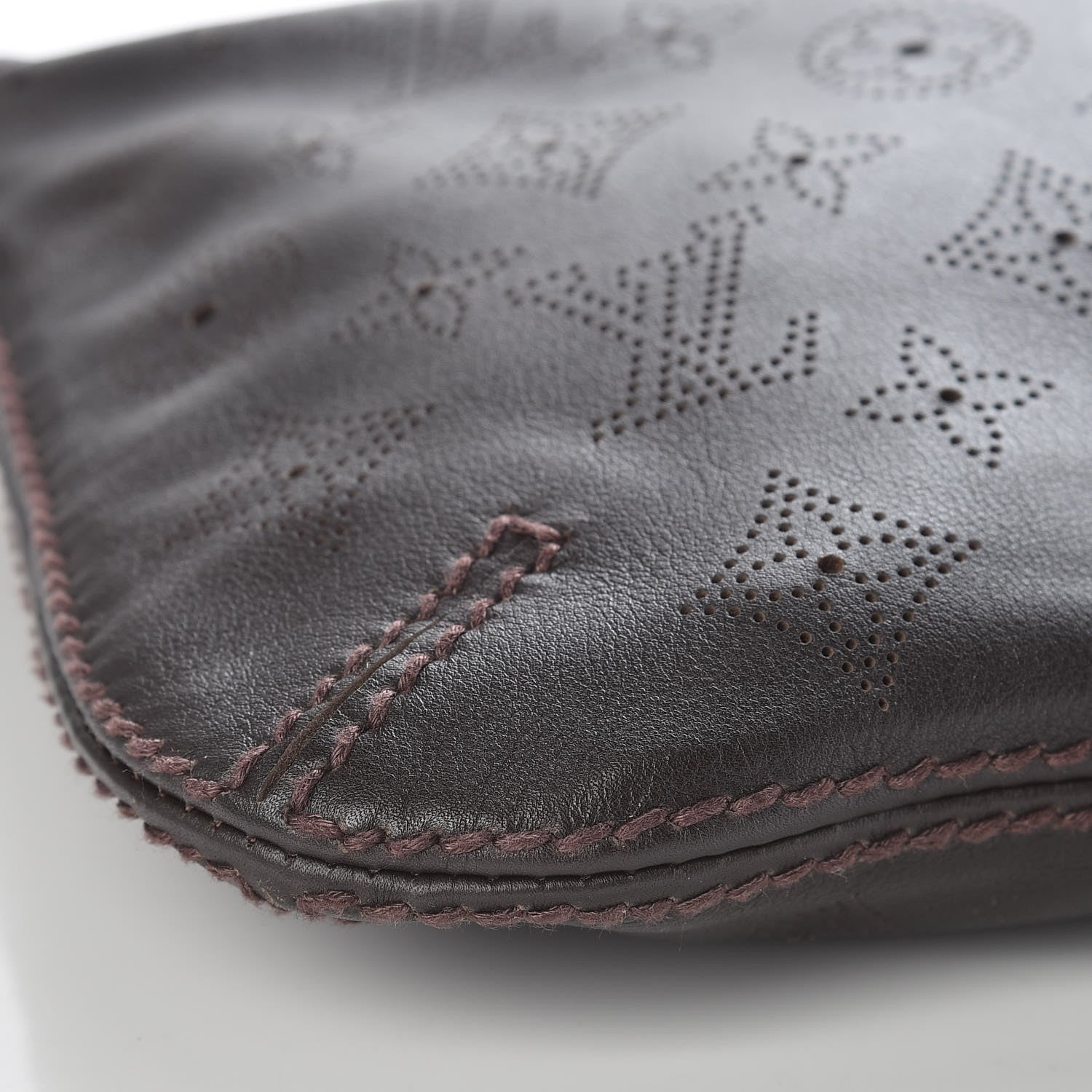 Louis Vuitton Mahina Onatah Pochette Moka 8 of 9