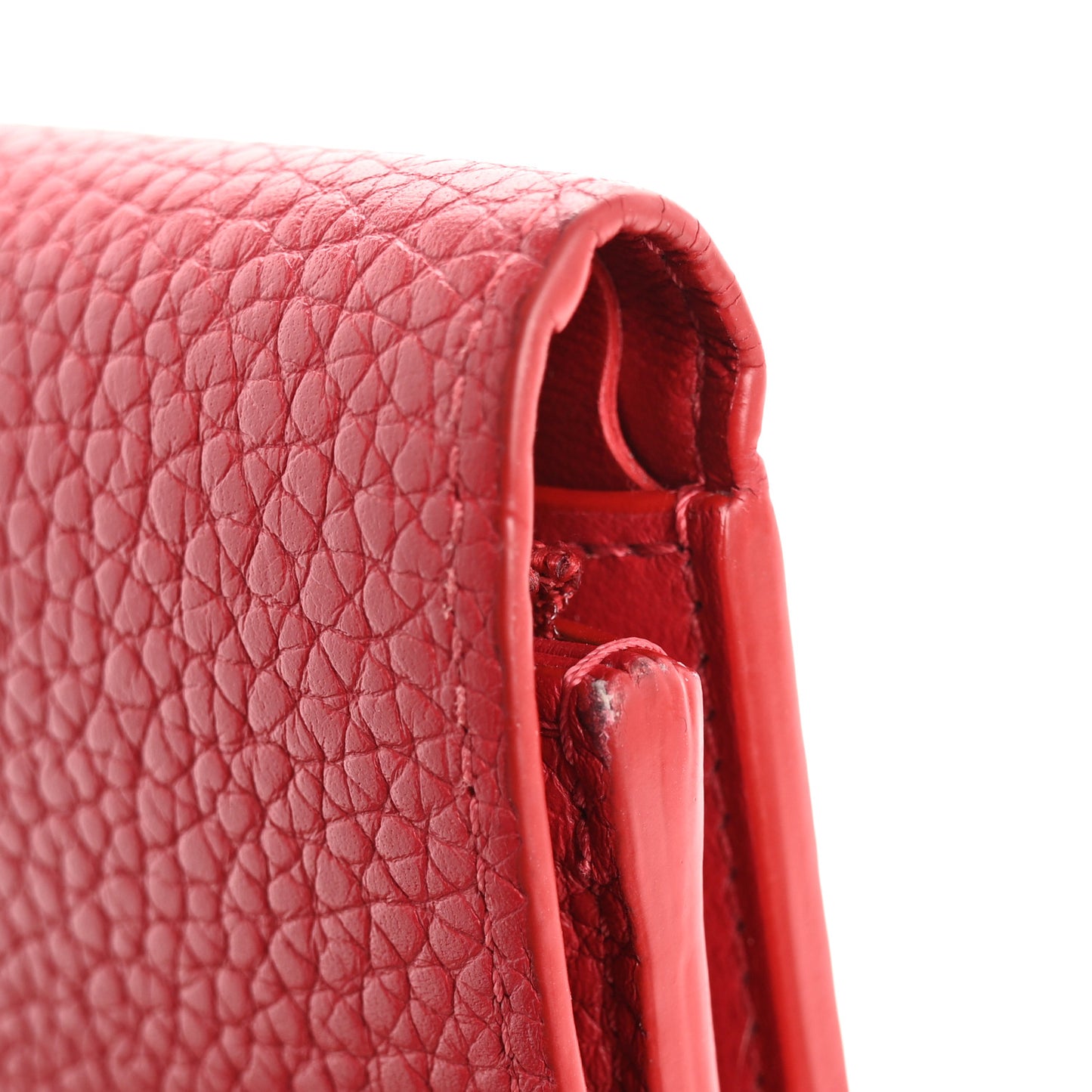 Taurillon Capucines Compact Wallet Rubis