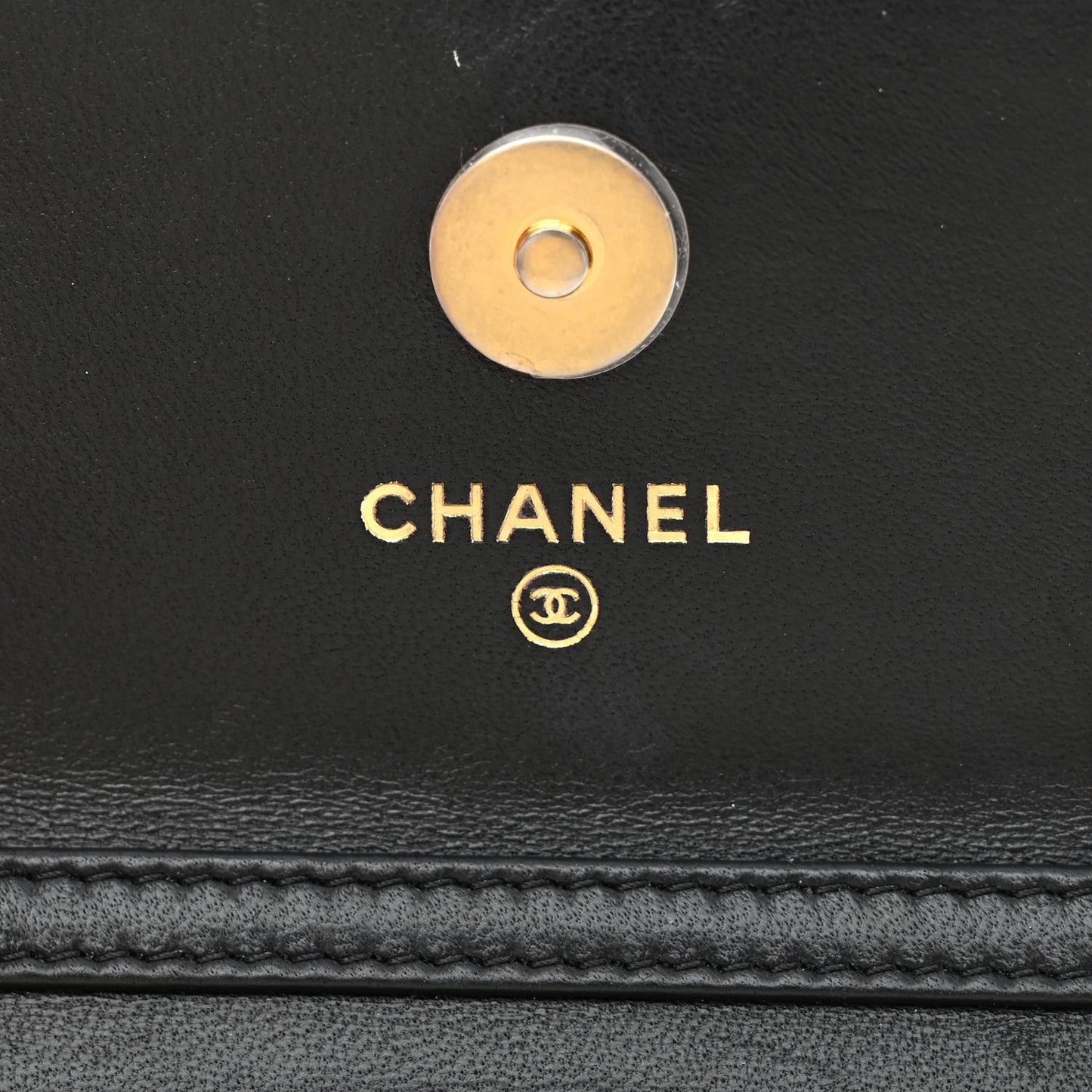 Lambskin Quilted Pearl Crush Clutch With Chain Black