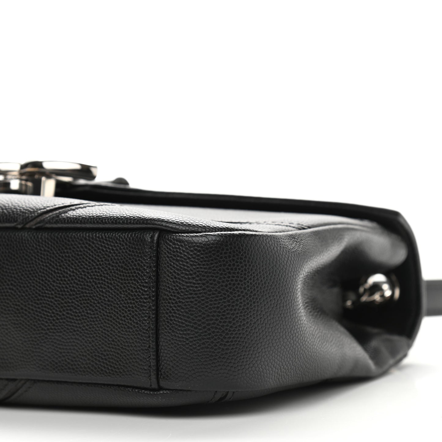 Caviar Macro Chevron Single Flap Black