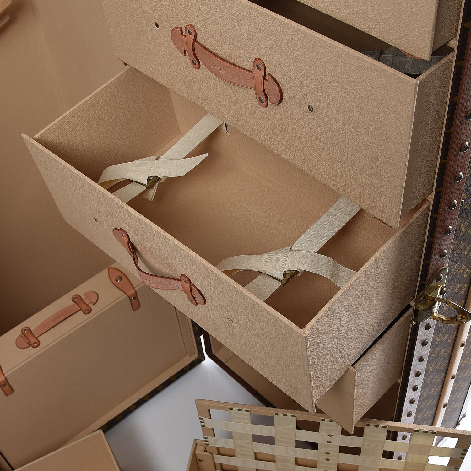Louis Vuitton Monogram Queen's Wardrobe Trunk 14 of 29