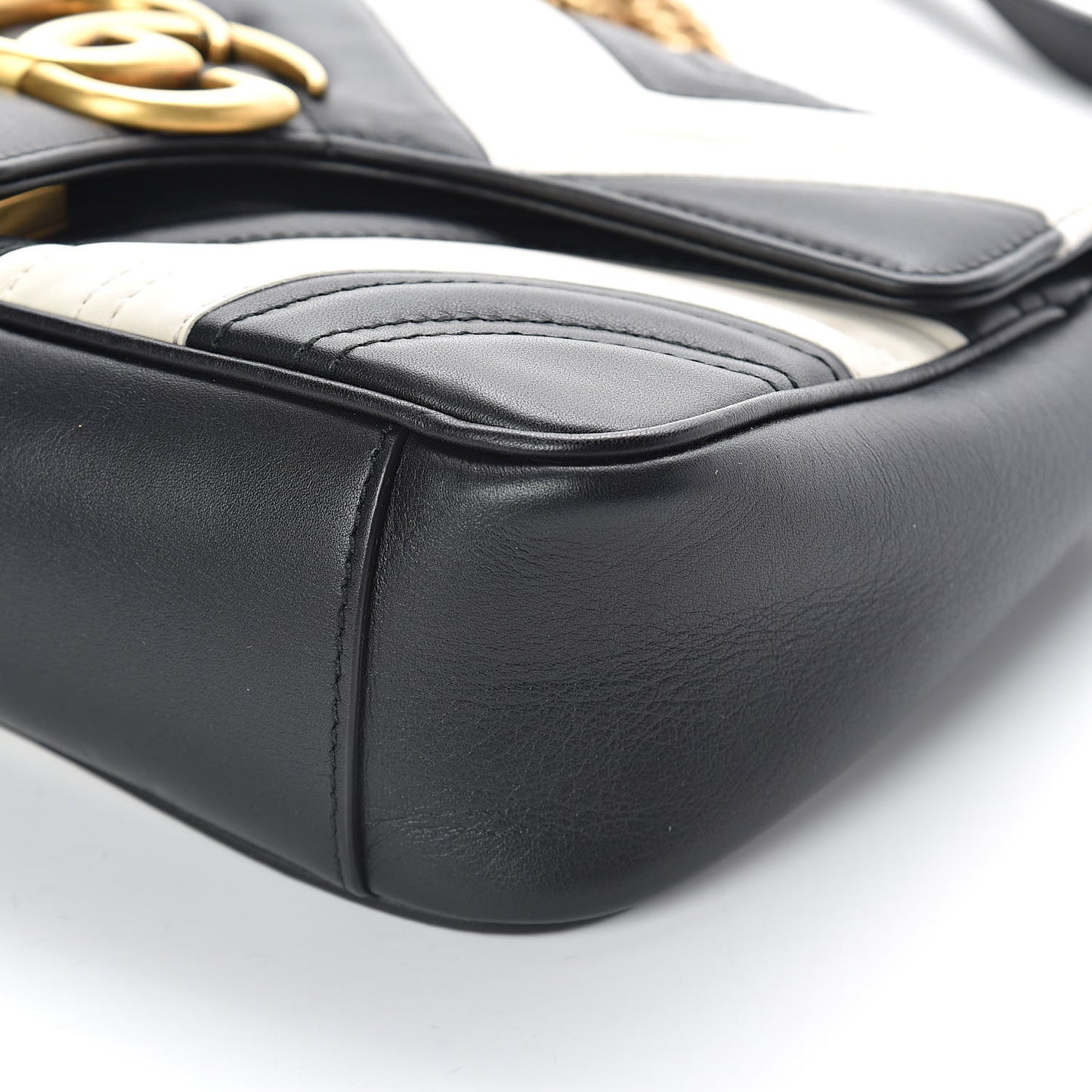 Calfskin Matelasse Small GG Marmont Shoulder Bag Black White