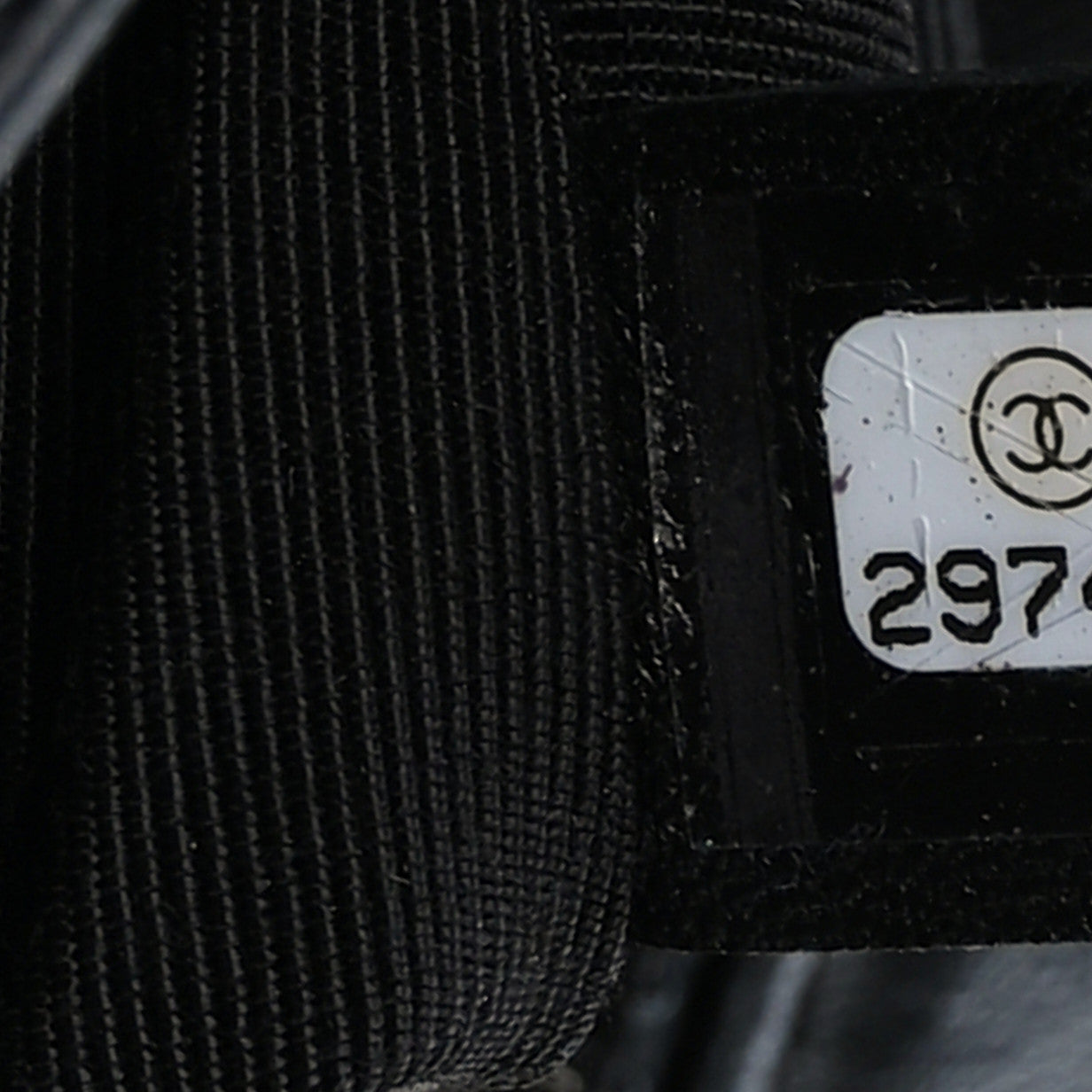 Crumpled Calfskin Medium Chain All Over Flap Black