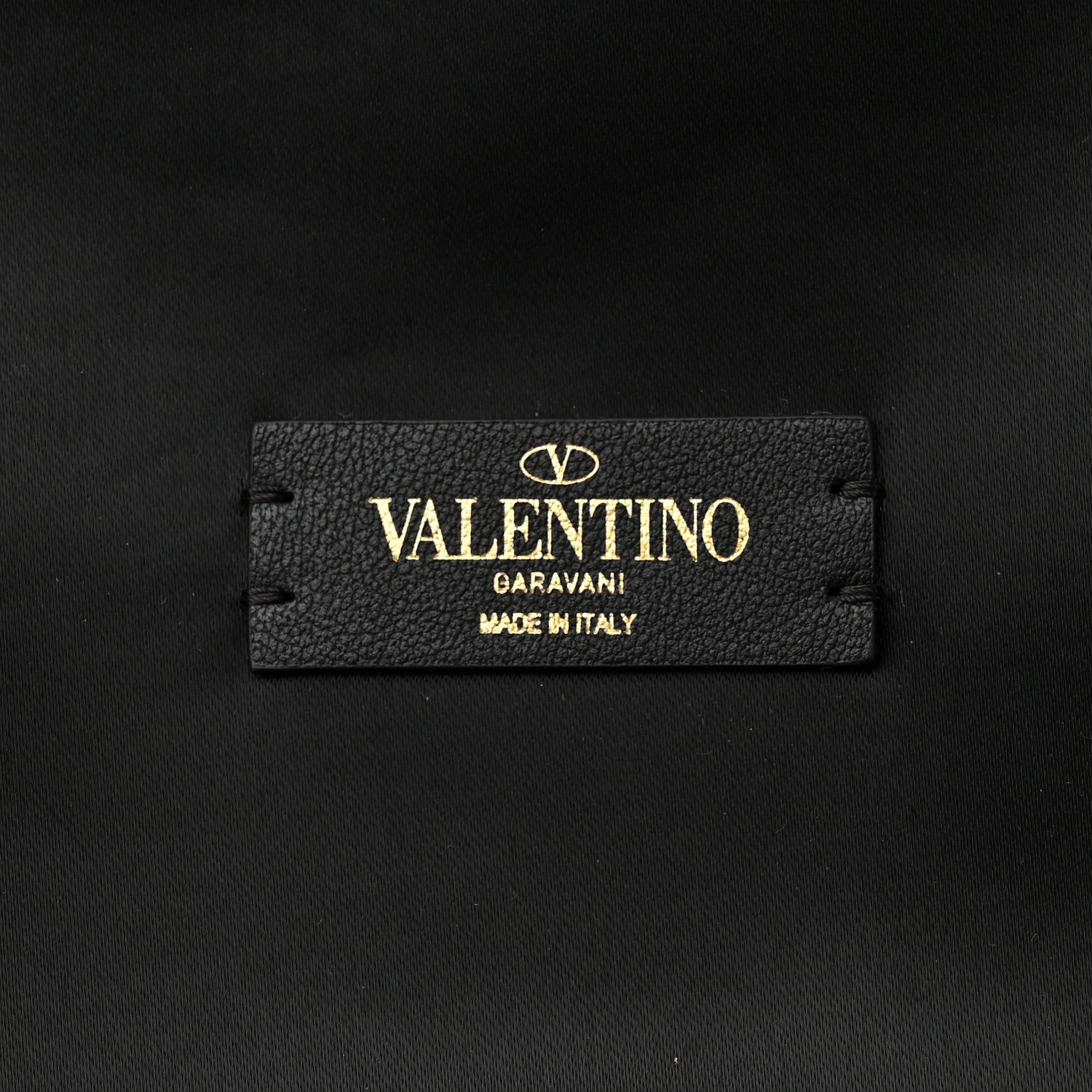 Valentino Garavani Grained Calfskin VLogo Signature Wash Bag Feminine Pink 11 of 13