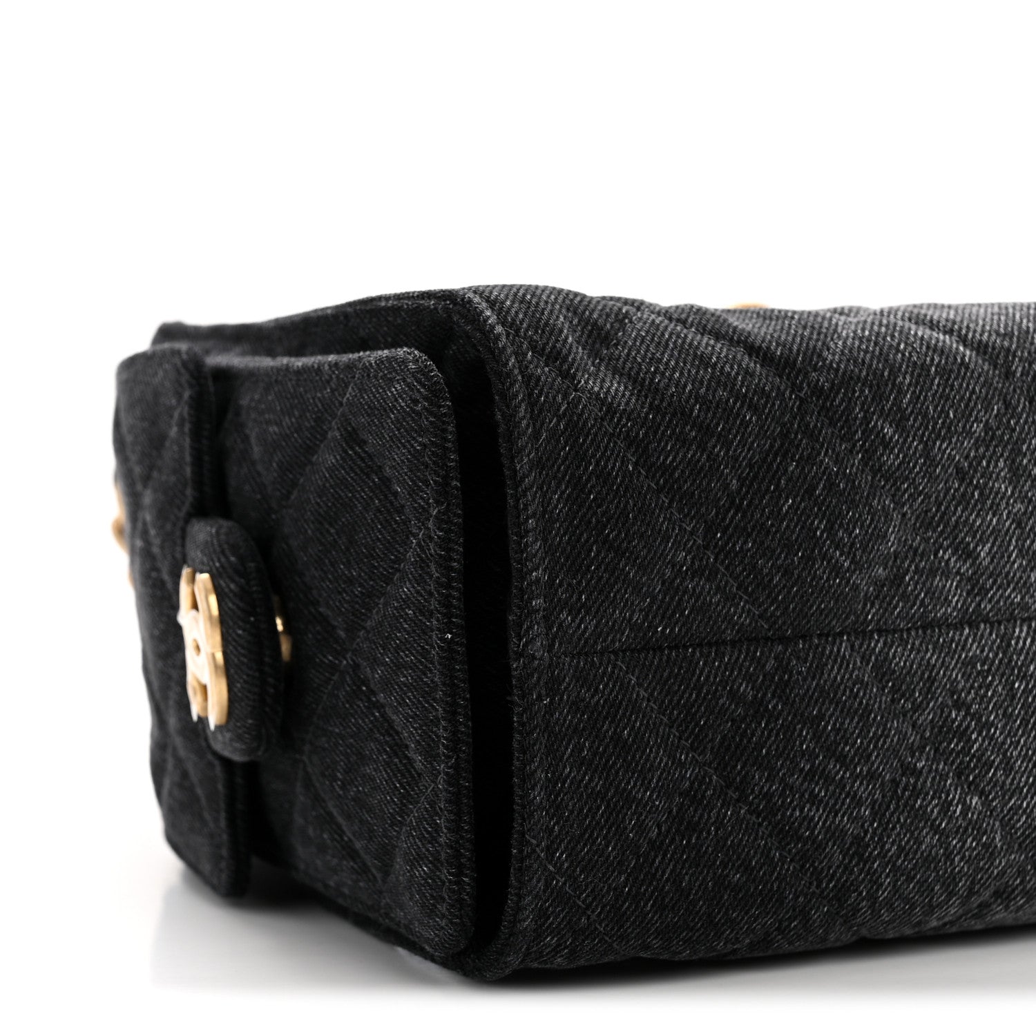 ２５日までタイムセール　CHANEL ブラック キルティング ケース Chanel Washed Denim Quilted Mini Chanel 25 Handbag Black 1814377