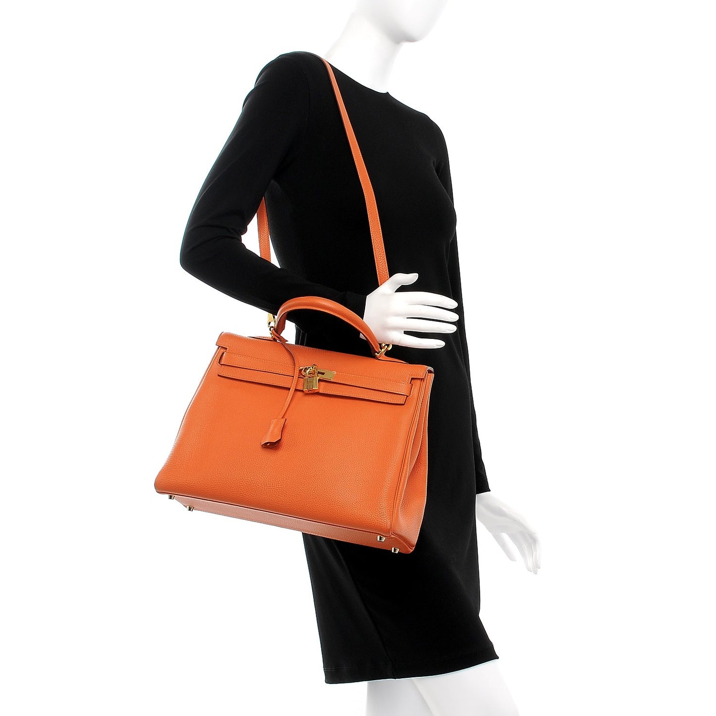 Togo Kelly Retourne 35 Orange