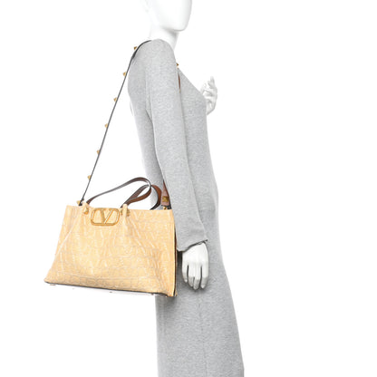 Valentino Garavani Raffia Calfskin Medium Rockstud Vlogo Tote Naturale 2 of 10