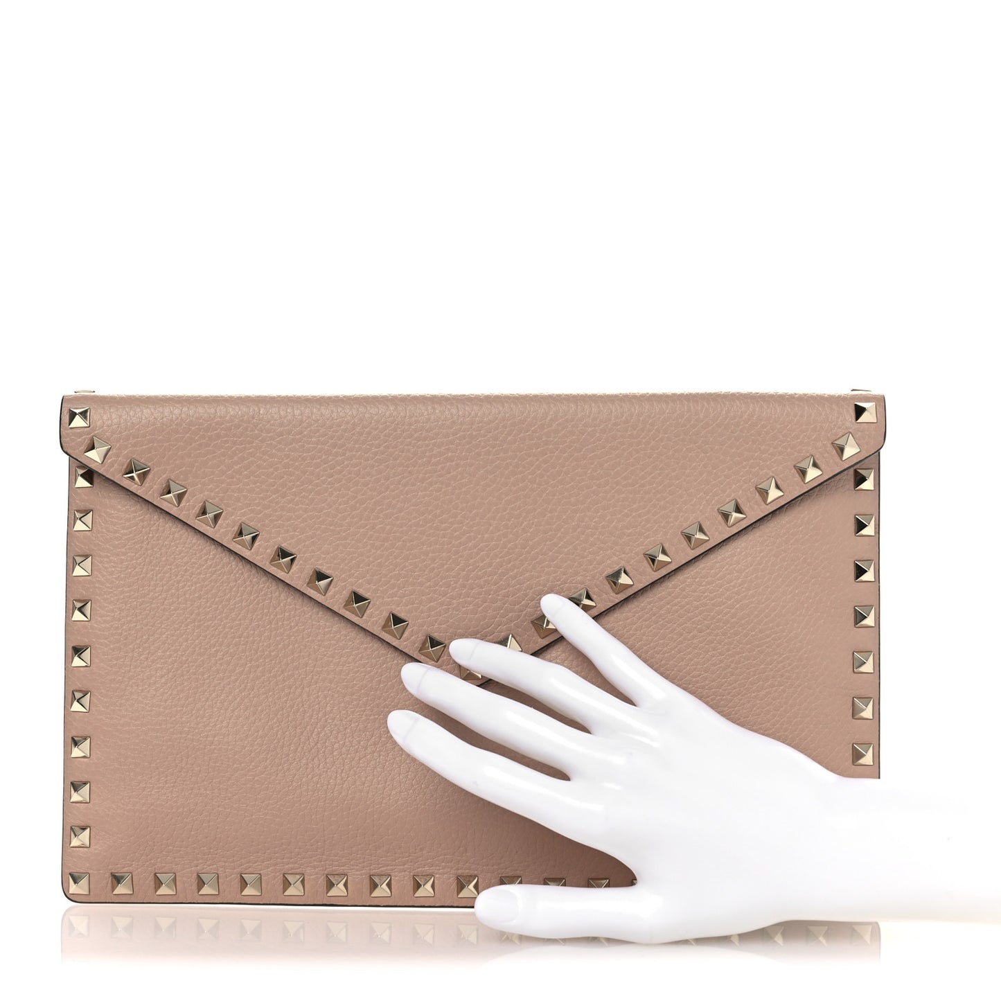 Pebbled Calfskin Large Rockstud Envelope Clutch Poudre