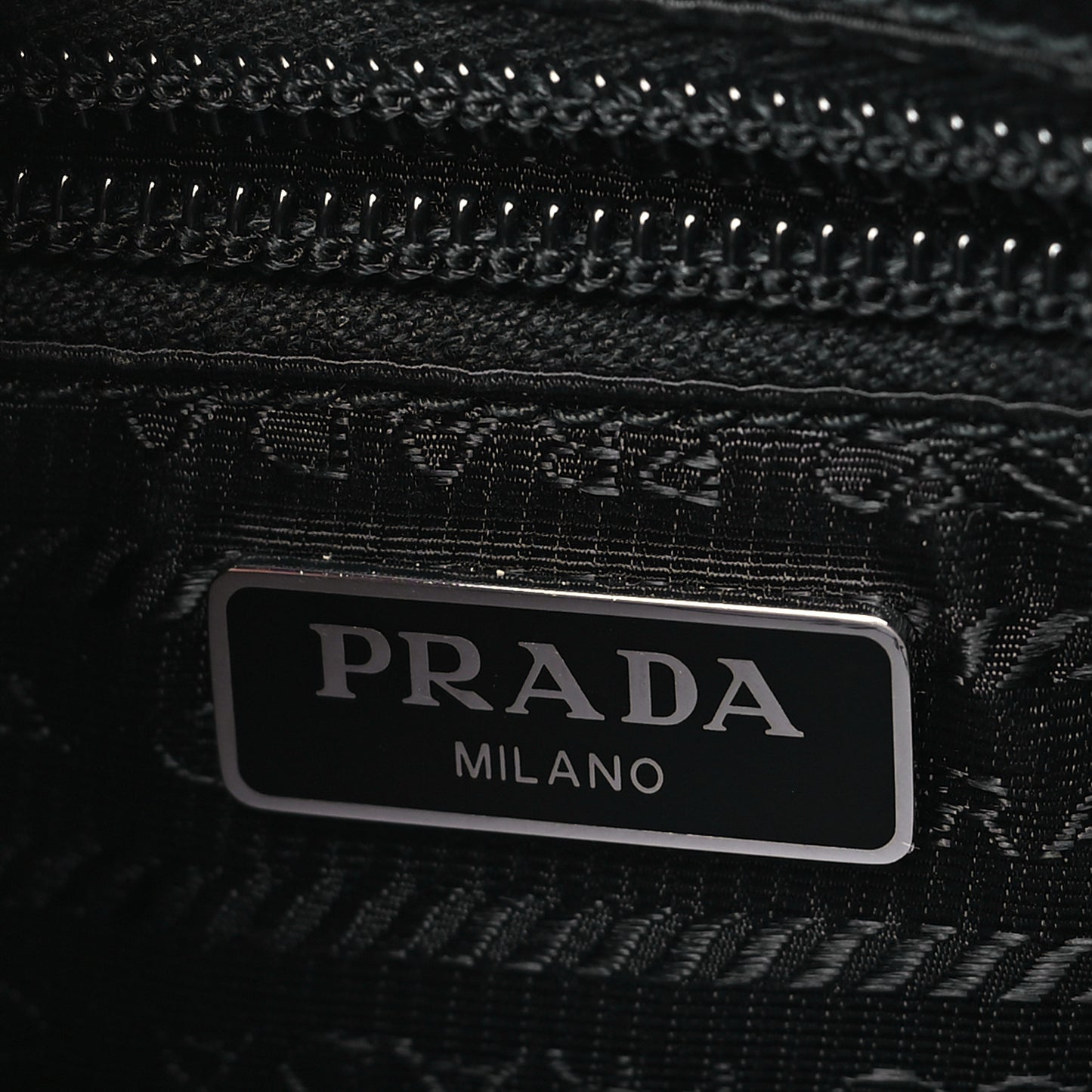 Re-Nylon Vela Pouch Black