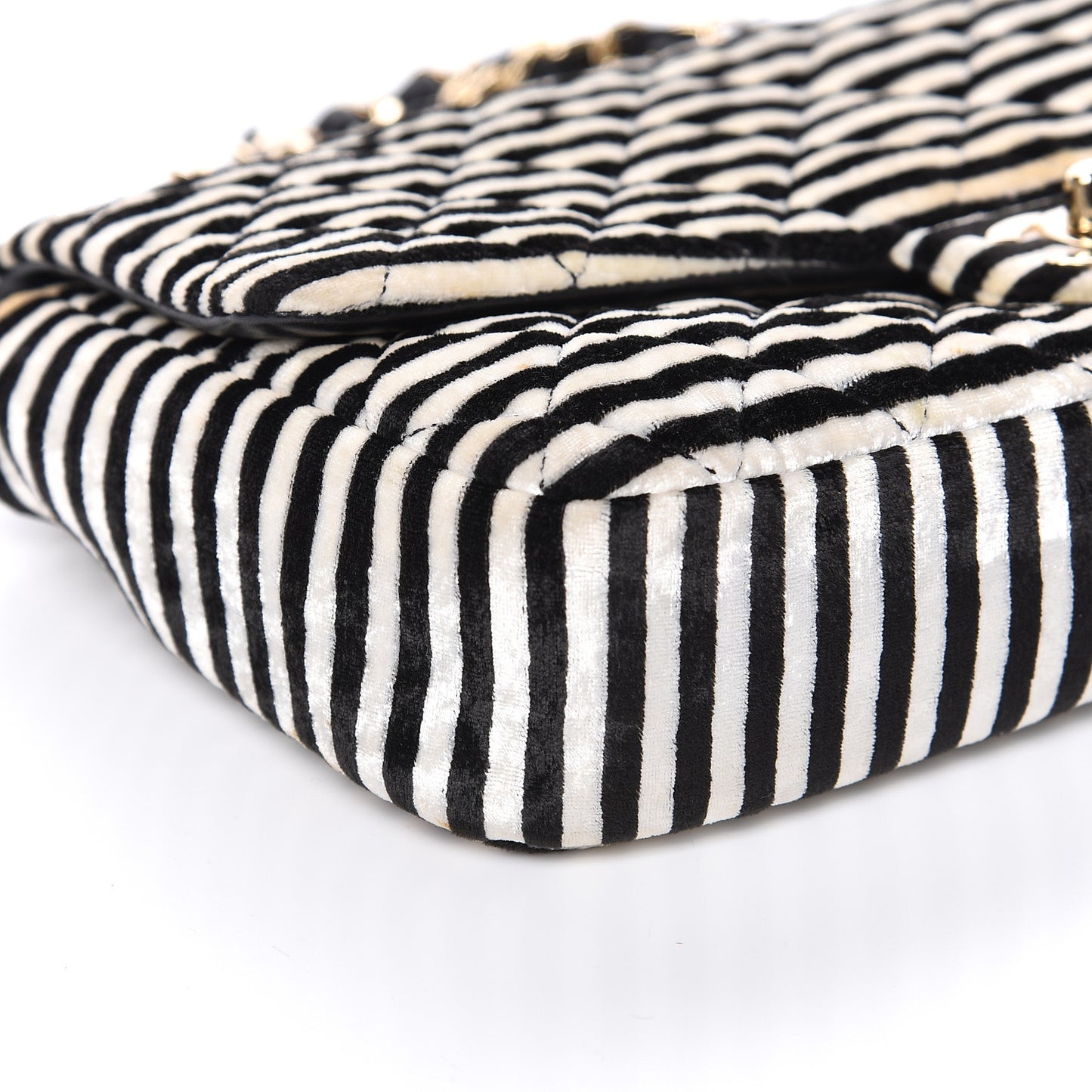 Velvet Quilted Medium Flap Black White