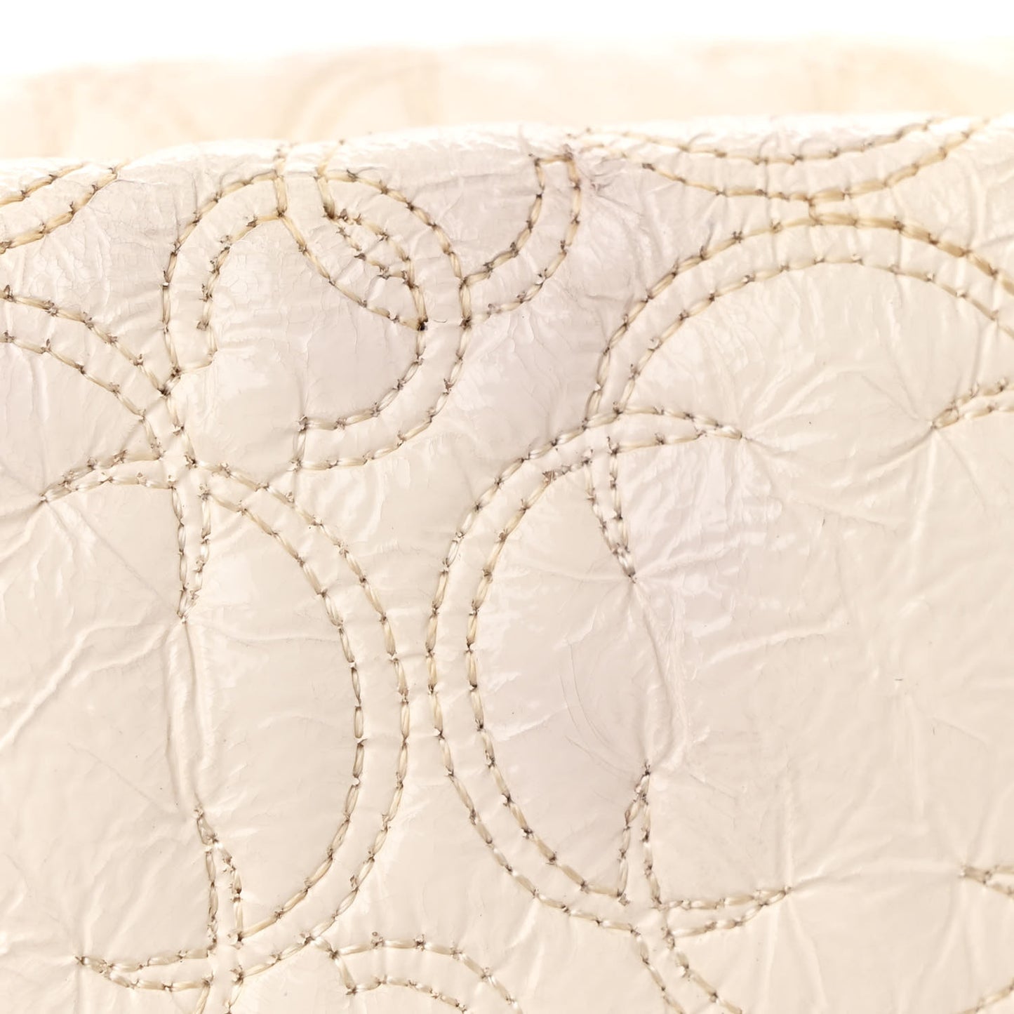 Vinyl Rock In Moscow Pouch With Chain Ivory