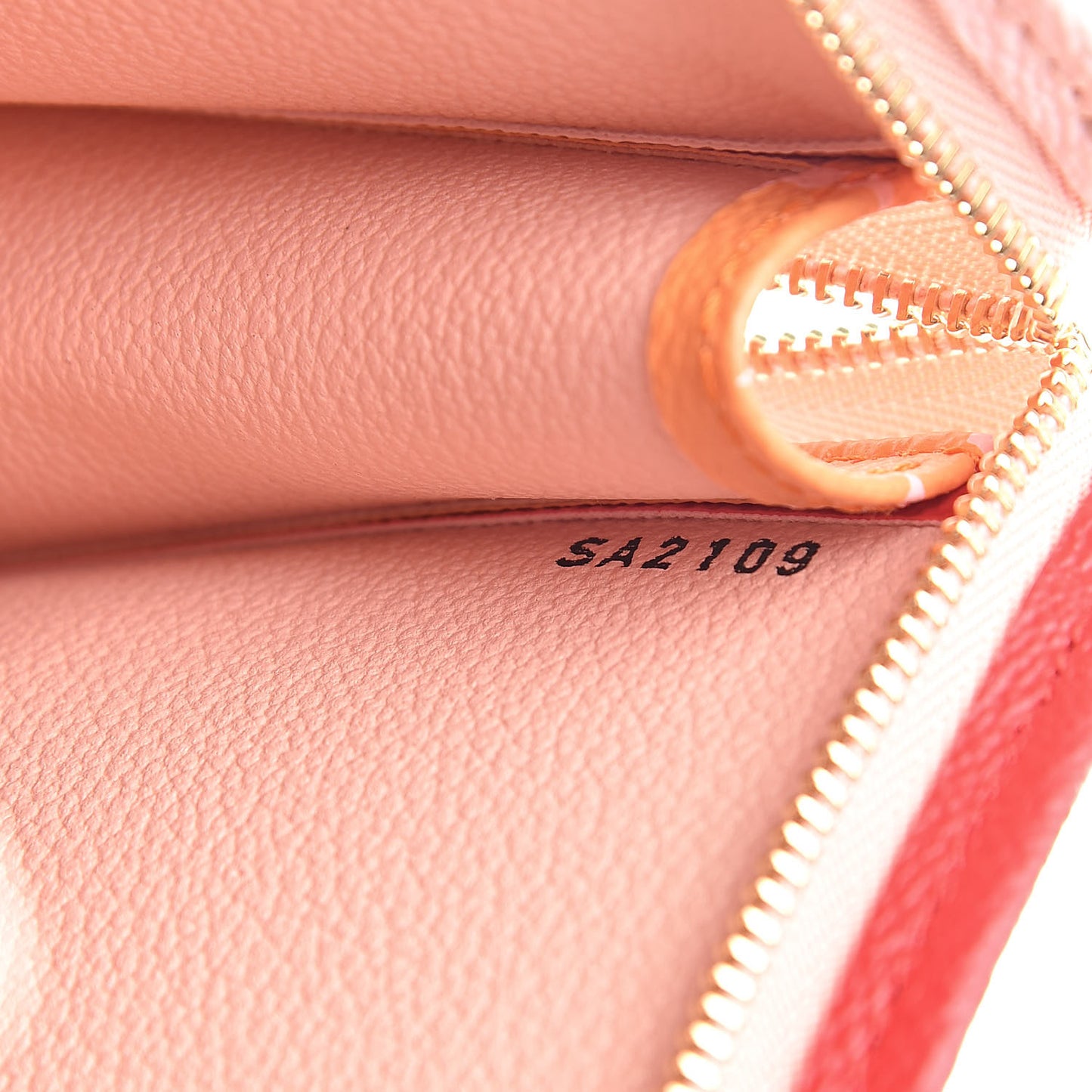 Monogram Giant Toiletry Pouch 26 Rouge