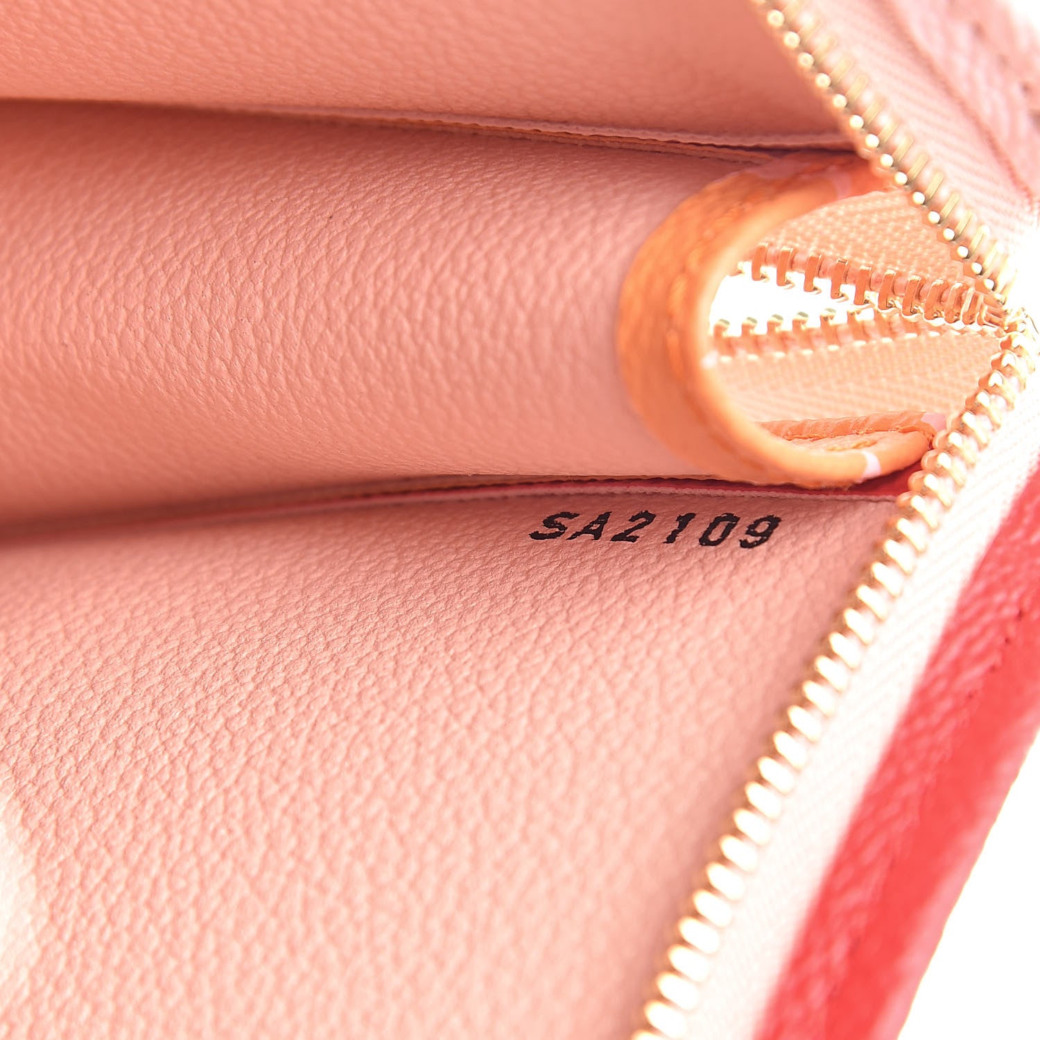 Louis Vuitton Monogram Giant Toiletry Pouch 26 Rouge 7 of 7
