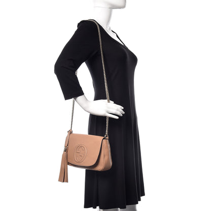 Gucci Pebbled Calfskin Medium Soho Flap Crossbody Camelia 2 of 15