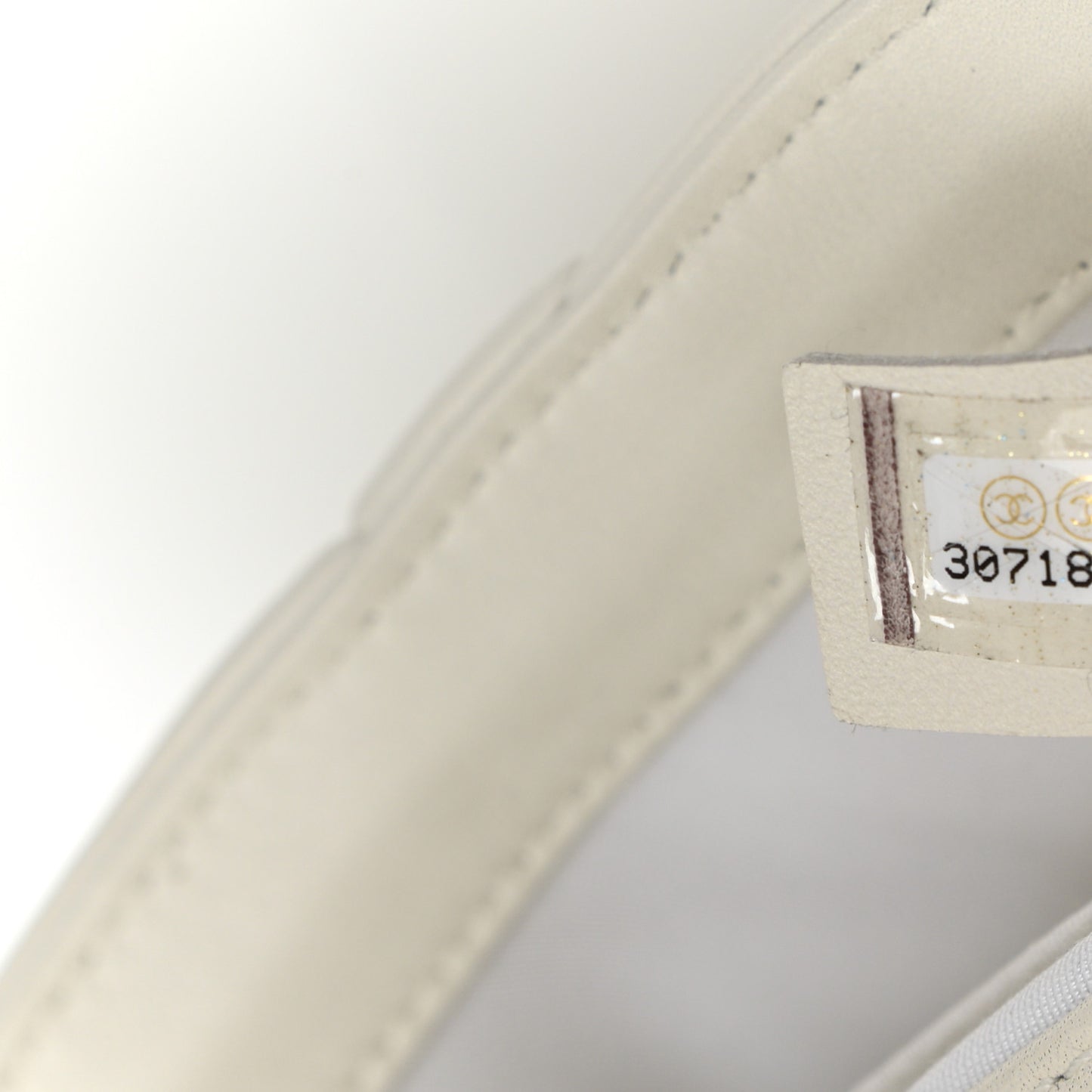 Calfskin Quilted Medium Bubbly Flap White