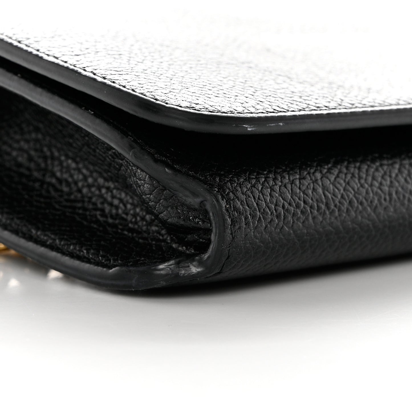 Grained Calfskin Logo Cash Phone Holder Wallet On Chain Black White