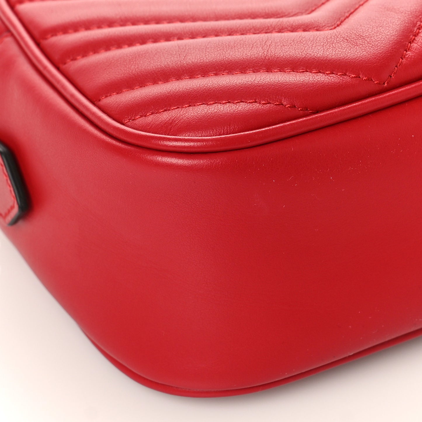 Calfskin Matelasse Small GG Marmont Chain Shoulder Bag Hibiscus Red