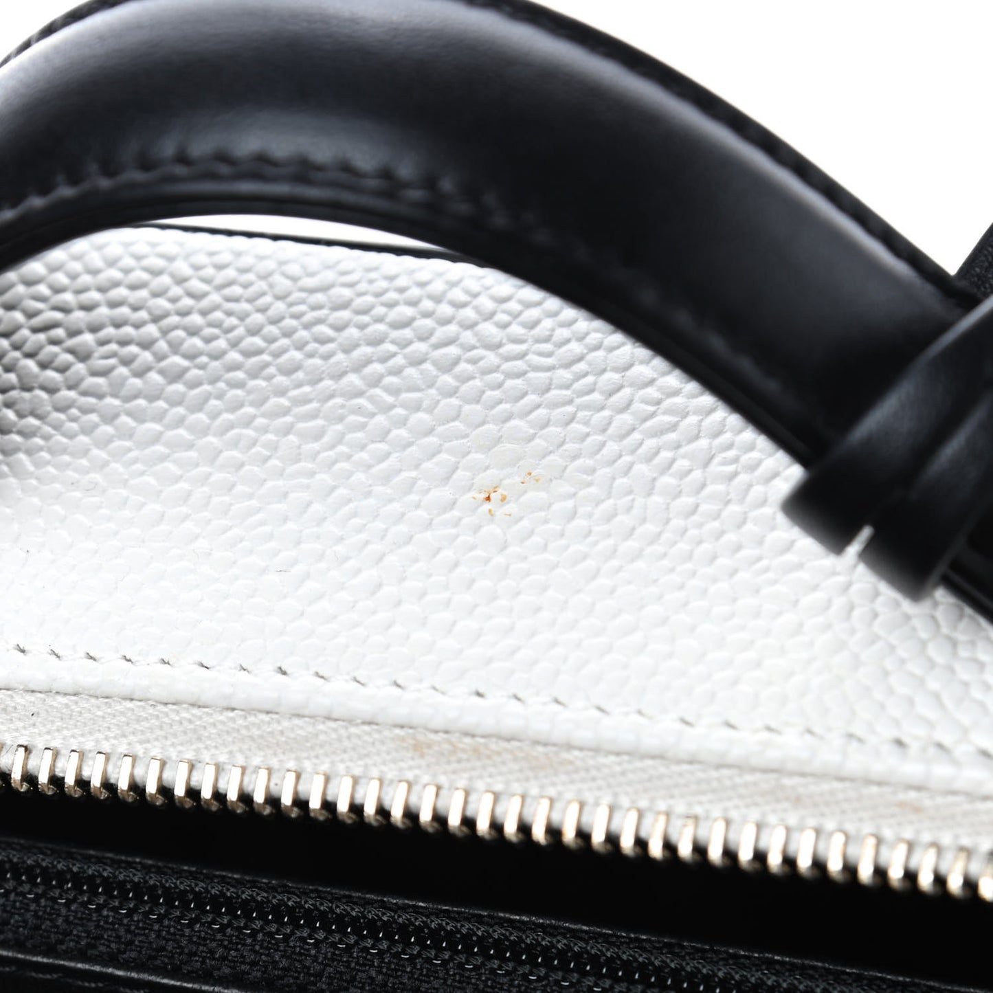 Caviar Quilted Medium CC Filigree Vanity Case White Black