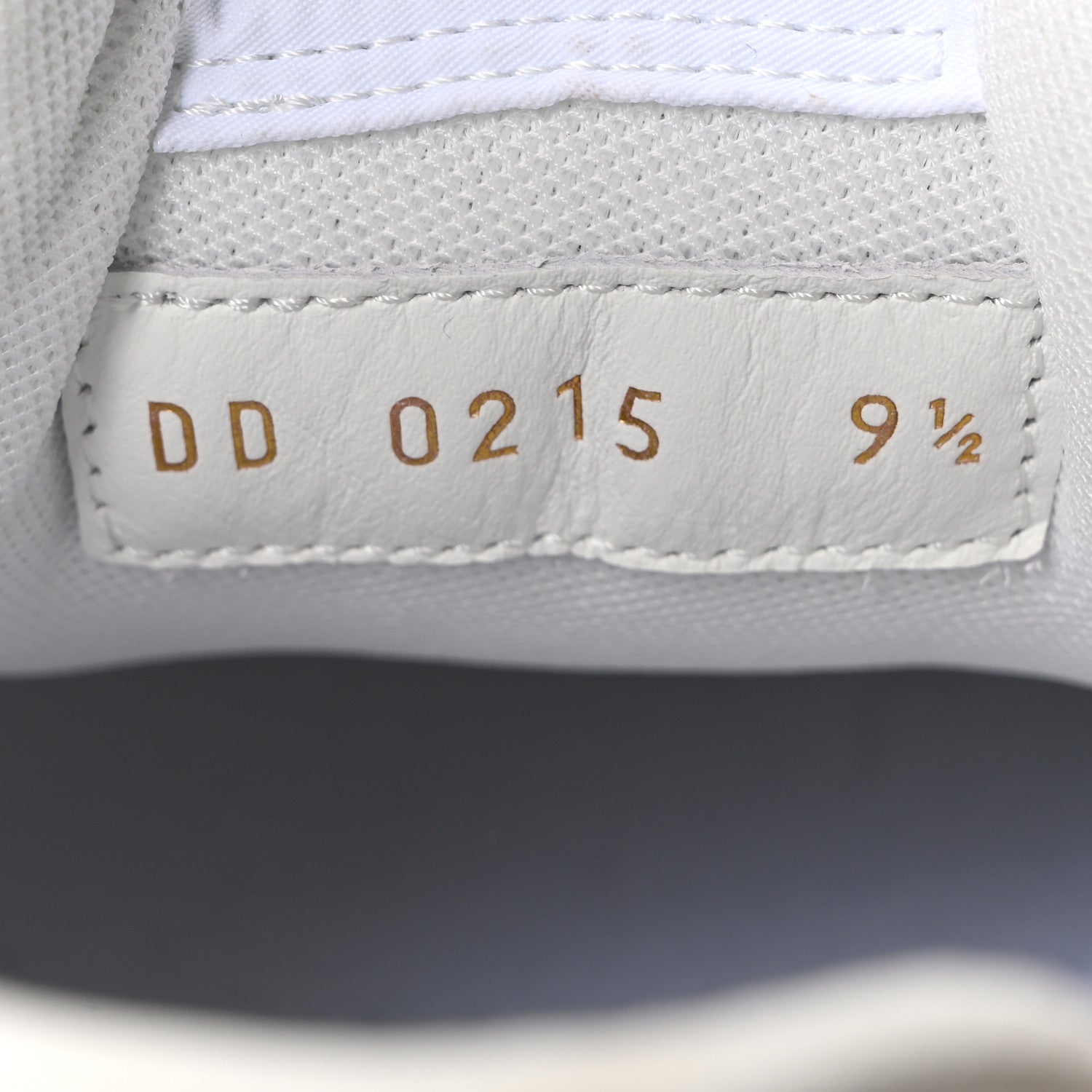 Louis Vuitton Calfskin Mens LV Classic Sneakers 9.5 White 9 of 9