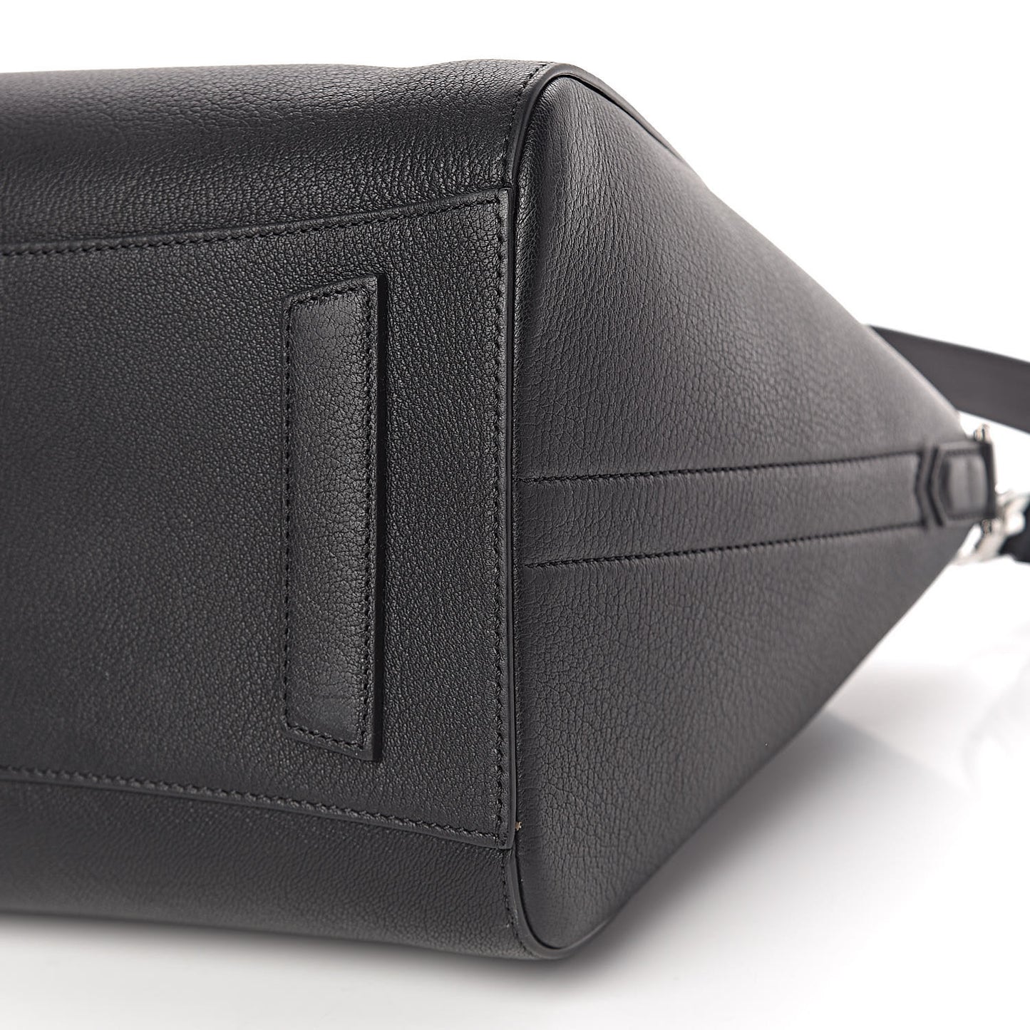Sugar Goatskin Medium Antigona Black