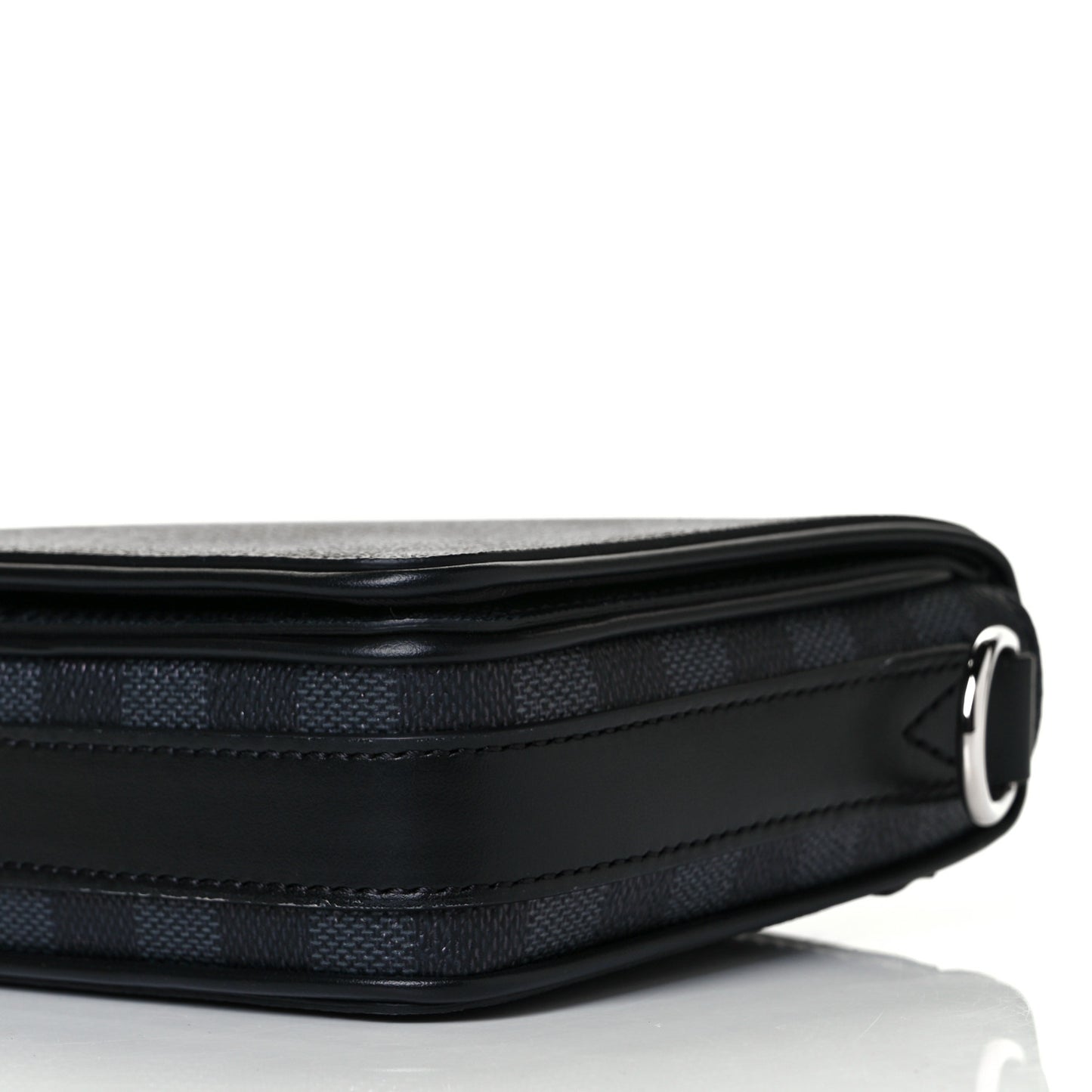 Damier Graphite 3D Studio Messenger