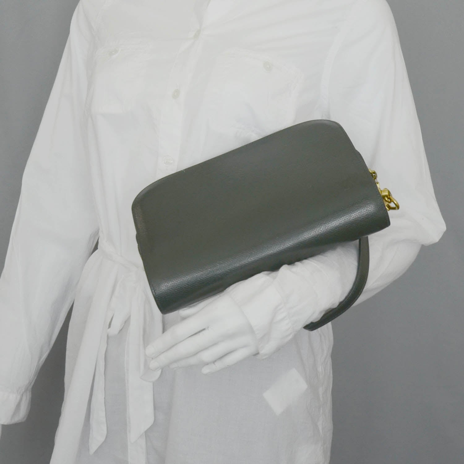 Louis Vuitton Taiga Pochette Baikal 2 of 12