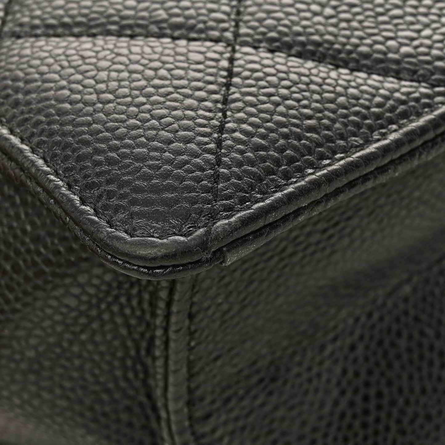 Caviar Quilted Medium Retro Class Flap Black