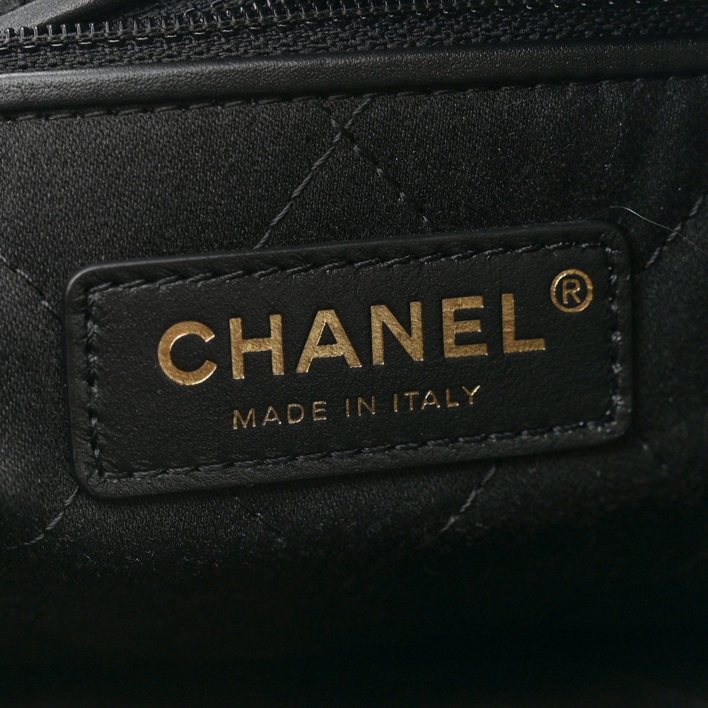 Shiny Calfskin Quilted Chanel 22 Black