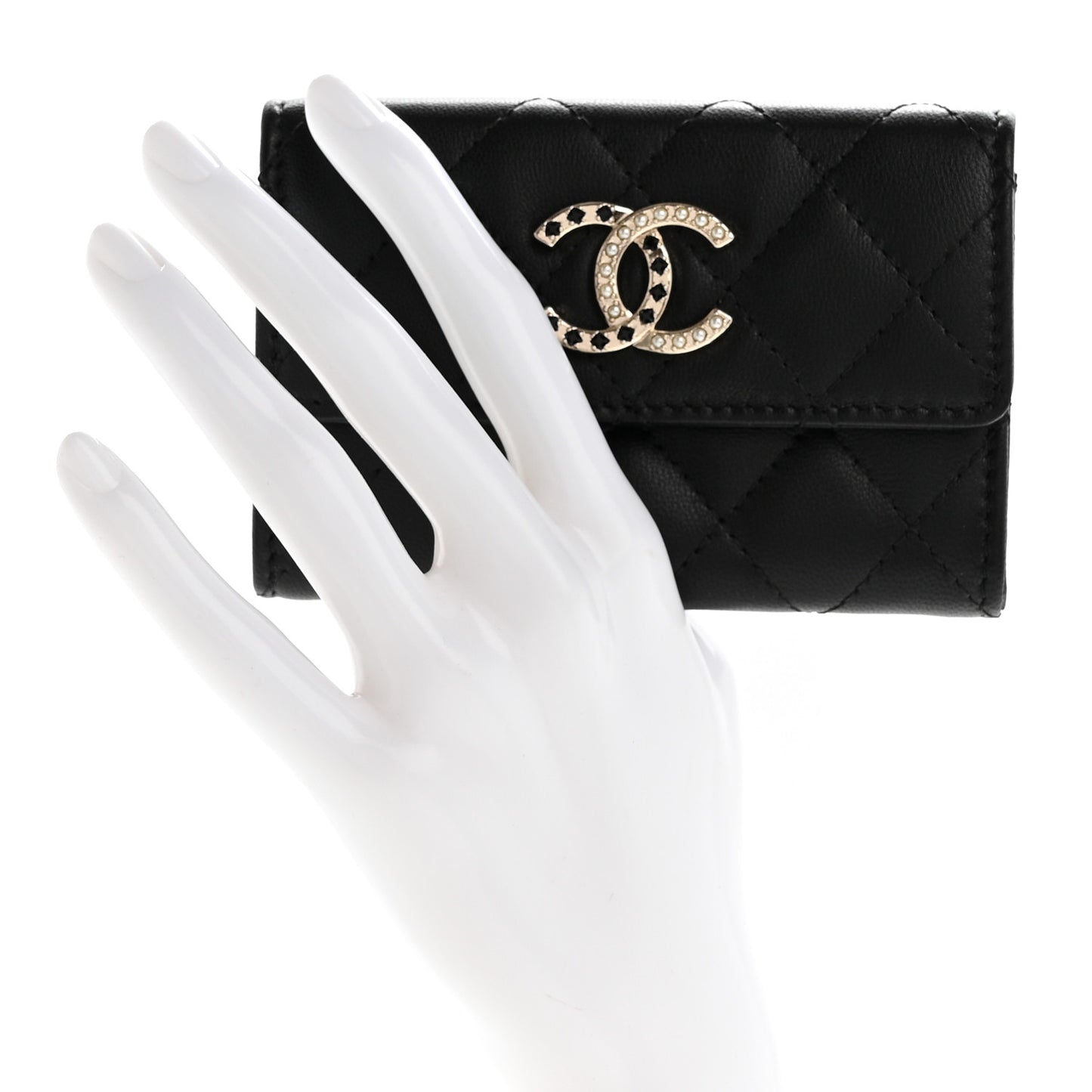 Lambskin Pearl Enamel Quilted Flap Card Holder Black