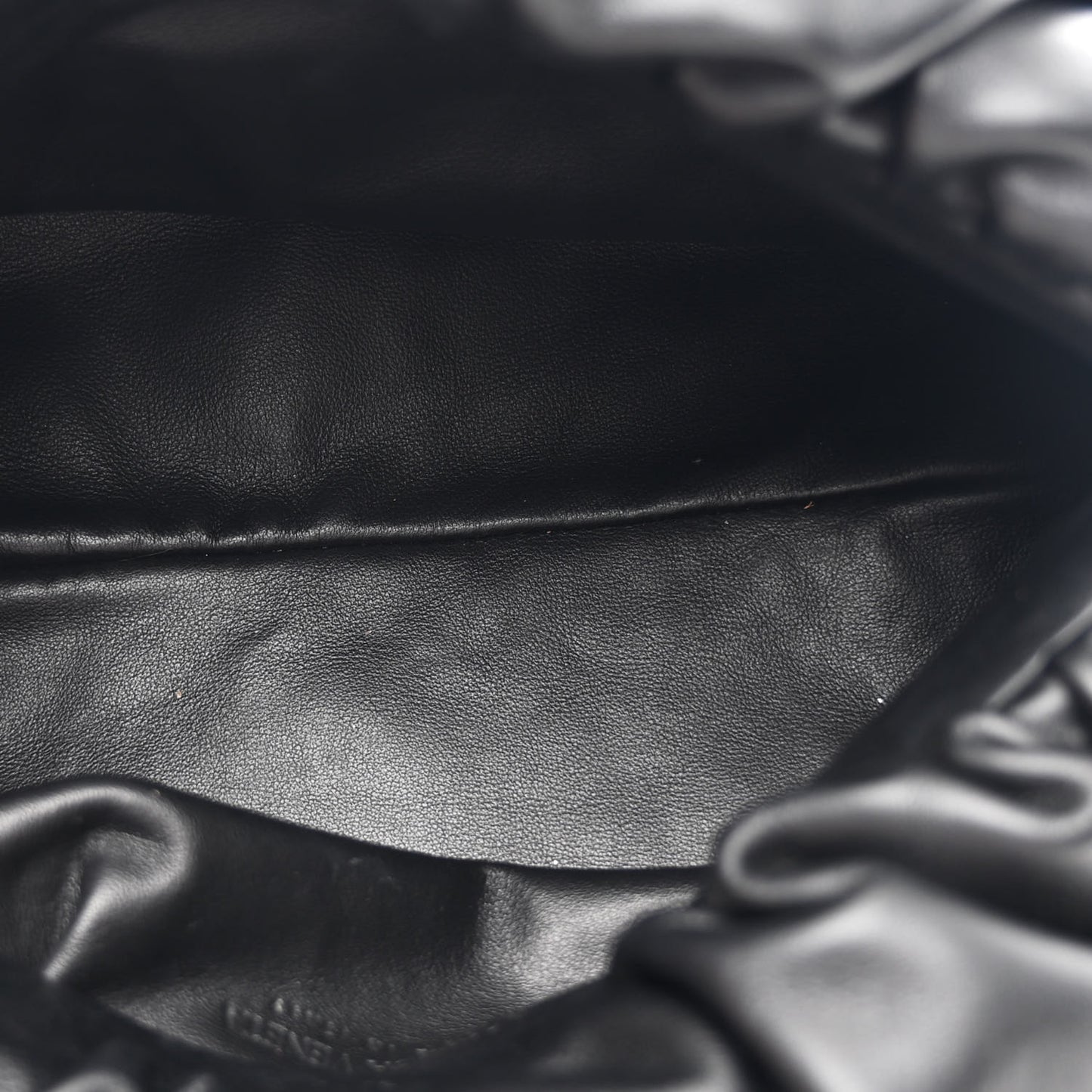 Calfskin The Pouch Chain Black