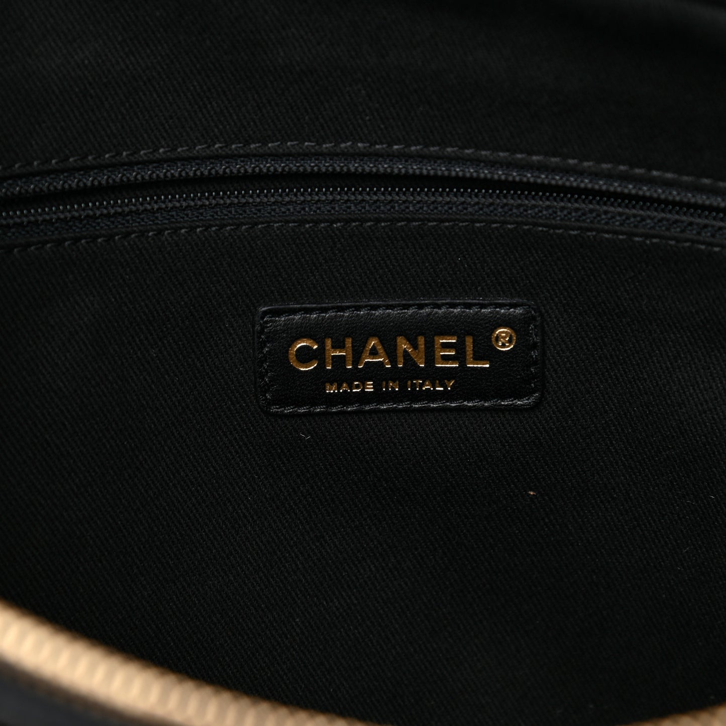 Lambskin Jersey Scales Camera Case Black