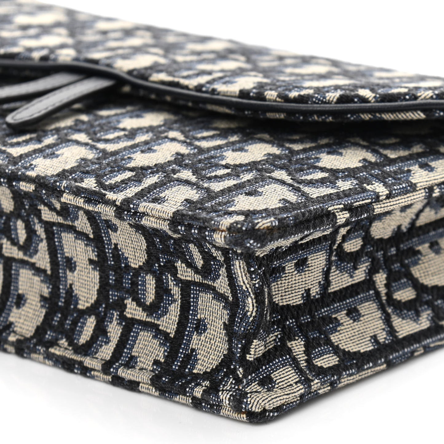 Oblique Saddle Chain Pouch Blue