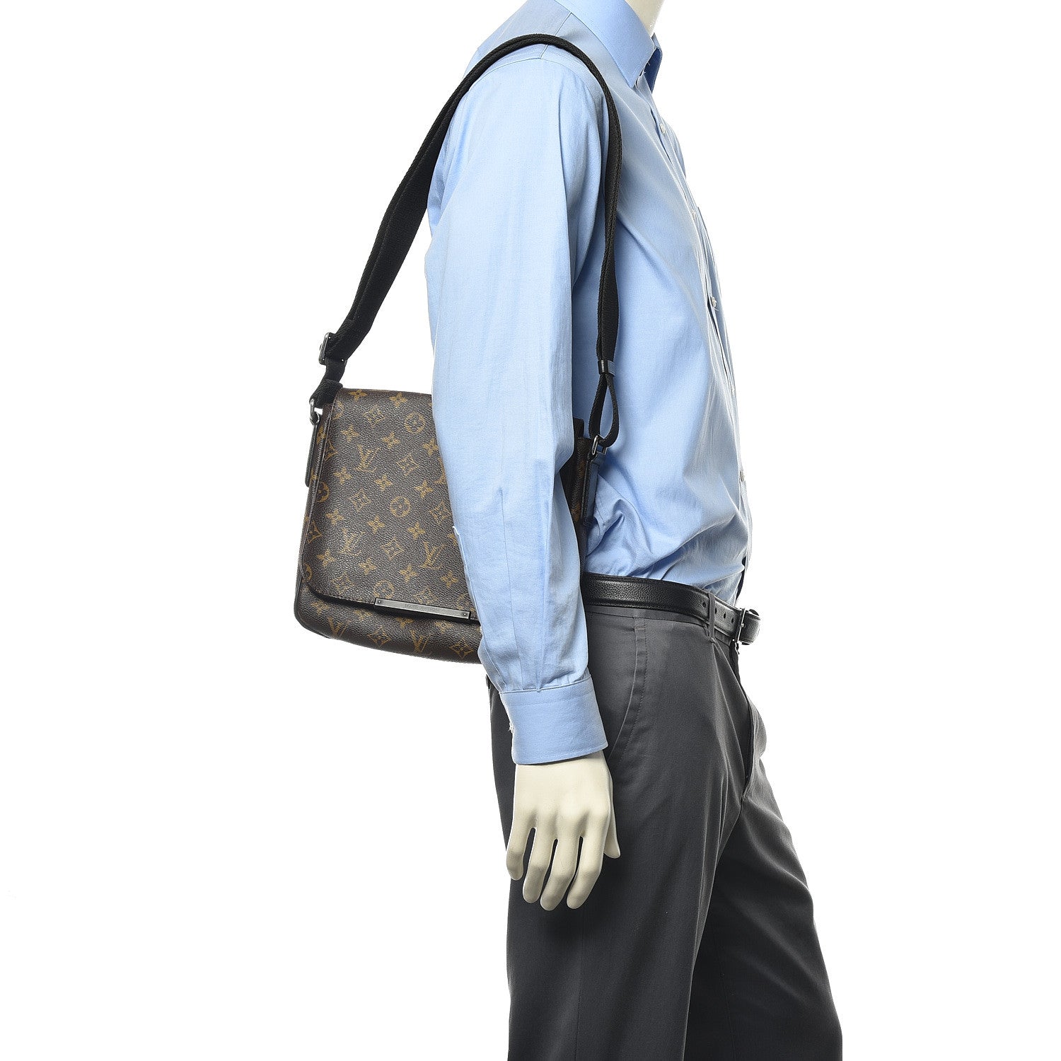 Louis Vuitton Monogram Macassar District PM 2 of 18