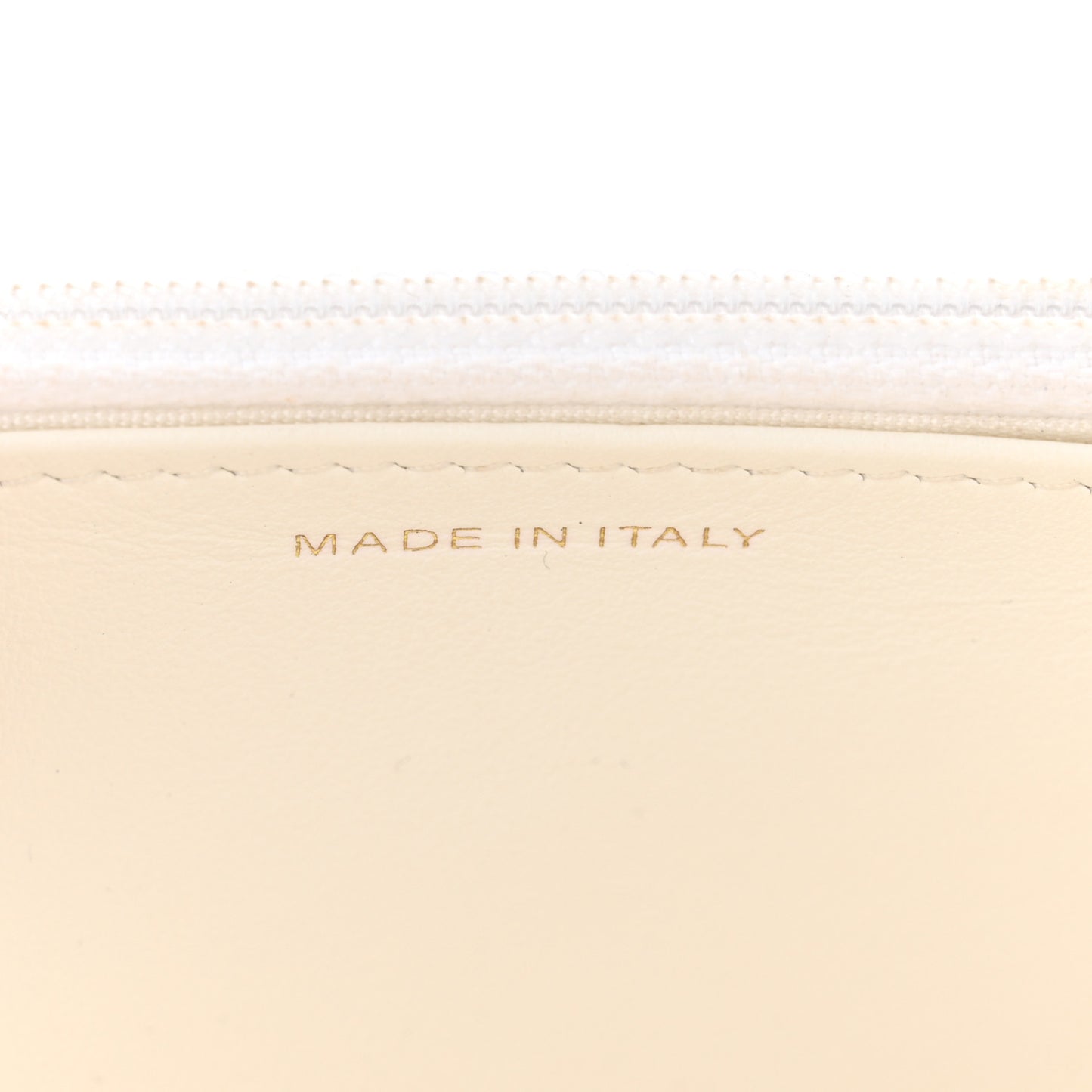 Caviar Quilted Boy Wallet On Chain WOC White