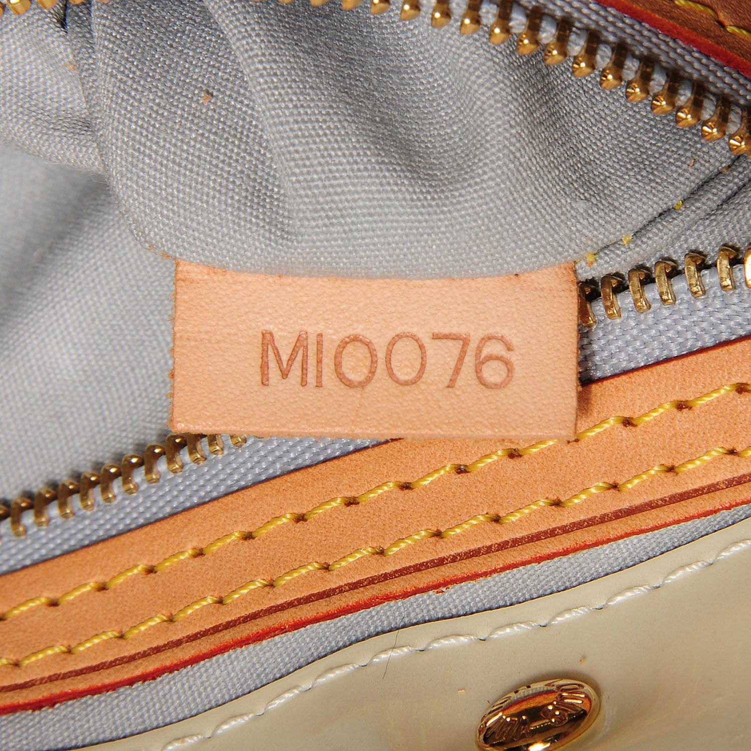 Louis Vuitton Vernis Reade PM Perle 7 of 7