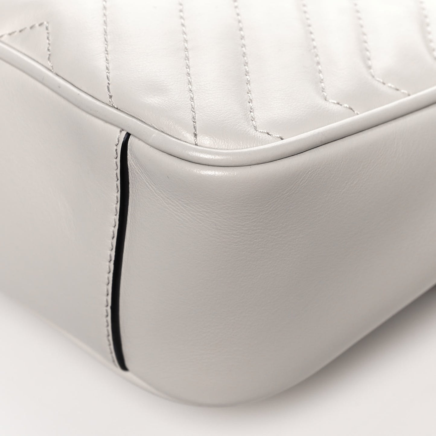 Calfskin Matelasse Small GG Marmont Shoulder Bag White