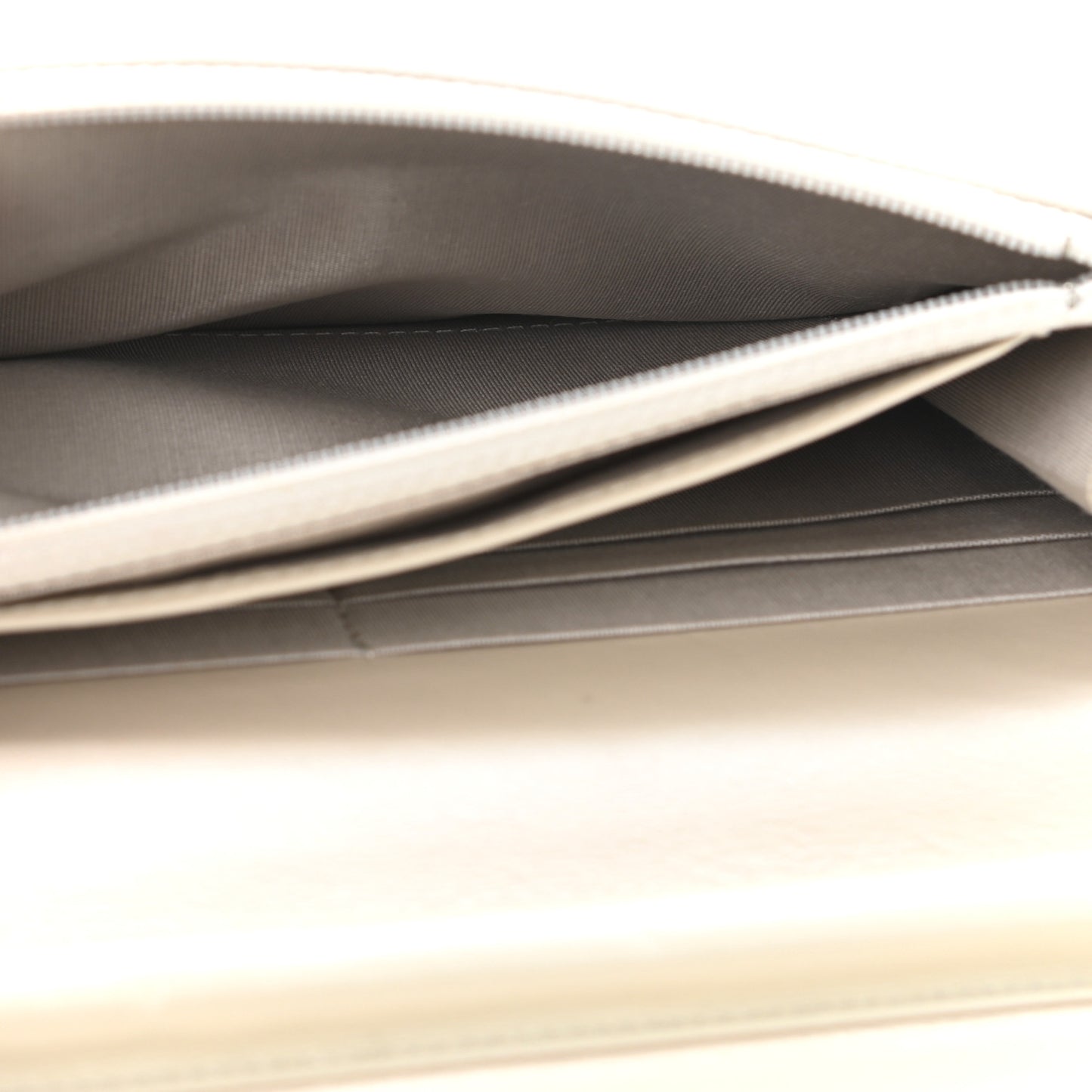 Caviar Sevruga Wallet on Chain WOC Silver