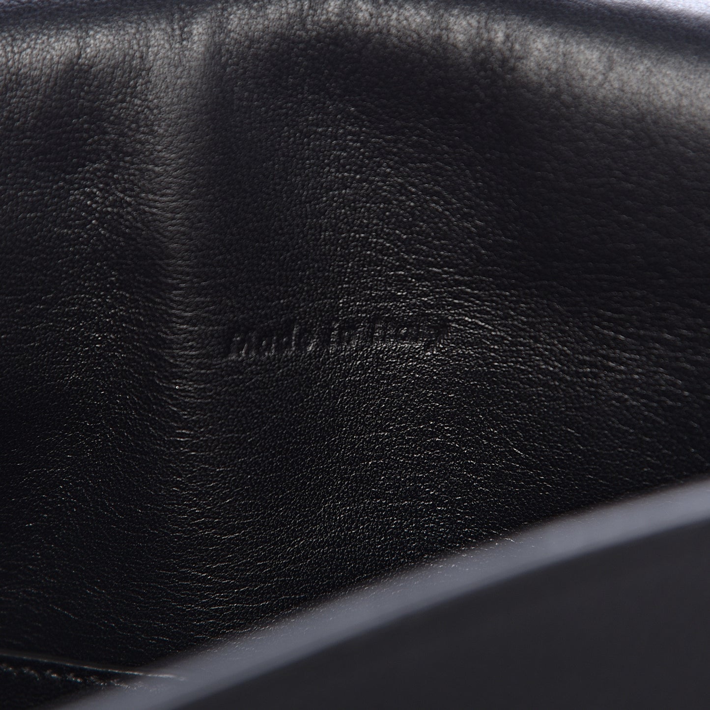 Grained Calfskin Medium Trotteur Black