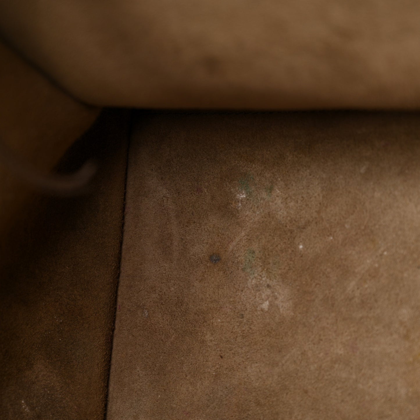 Grained Calfskin Medium Phantom Luggage Taupe
