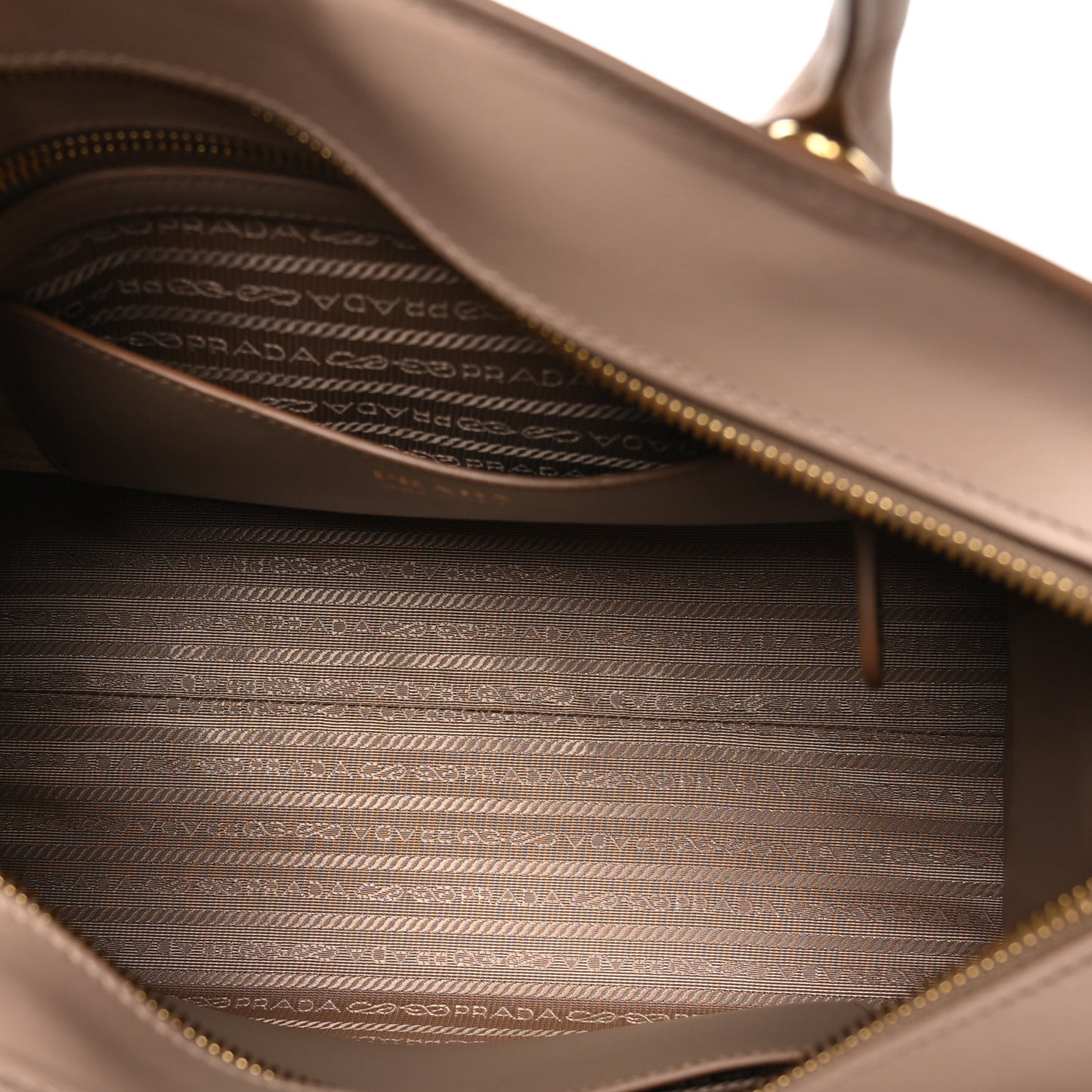 Saffiano City Calfskin Medium Esplanade Cammeo