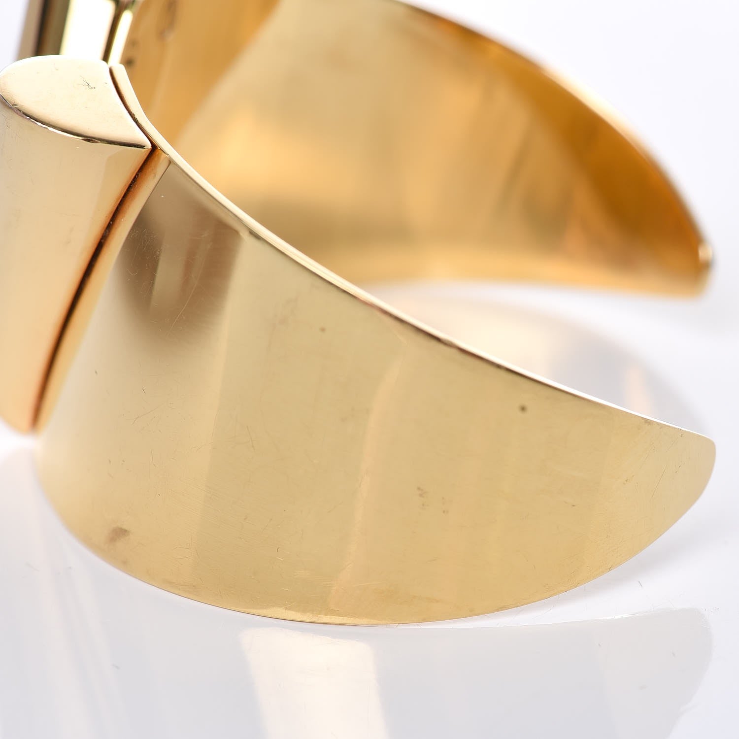 Louis Vuitton Essential V Cuff Gold 6 of 6