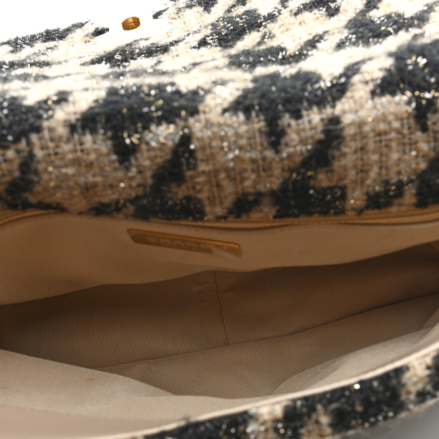 Tweed Large Chanel 19 Flap Beige Black